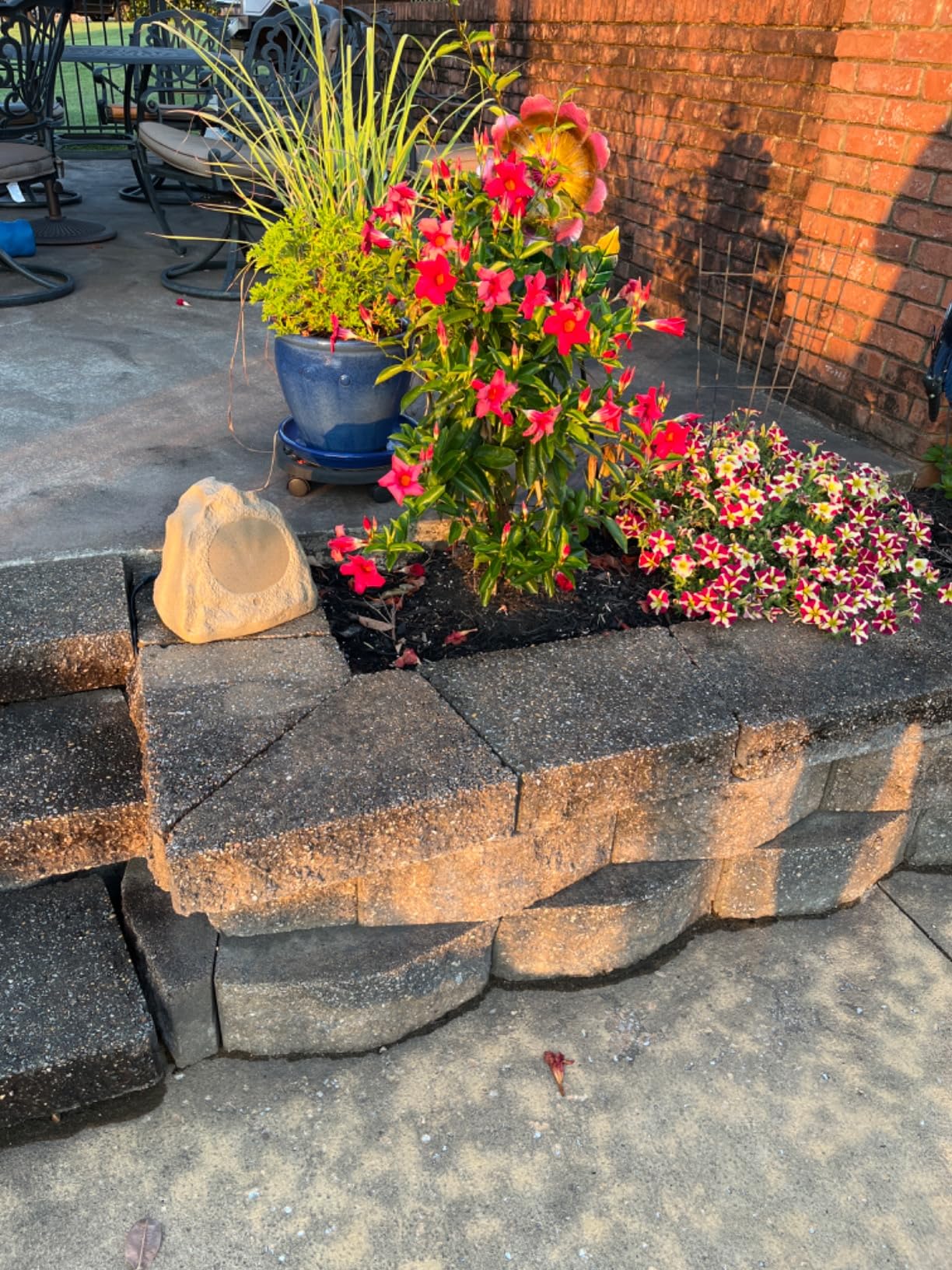 Theater Solutions 2R8S Outdoor Sandstone 8