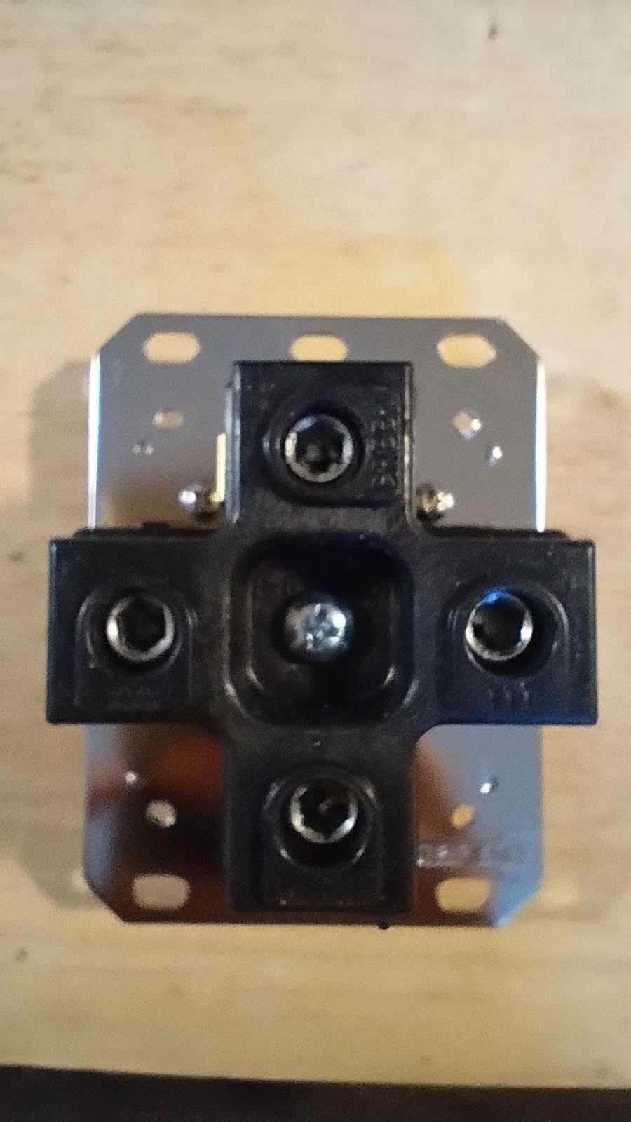 Hubbell HBL9450A Straight Blade Device Receptacle, RTP, Industrial Grade, 3-Pole 4-Wire Grounding, 50A 125/250V, 14-50R customer photo 2