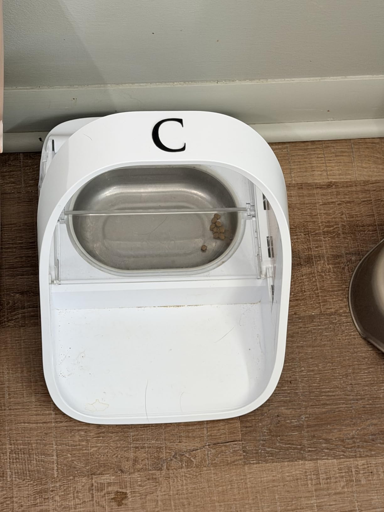 Sure Petcare SureFlap SureFeed Microchip Pet Feeder - Selective-Automatic Pet Feeder Makes Meal Times Stress-Free, Suitable for Both Wet and Dry Food - MPF001 customer photo 1