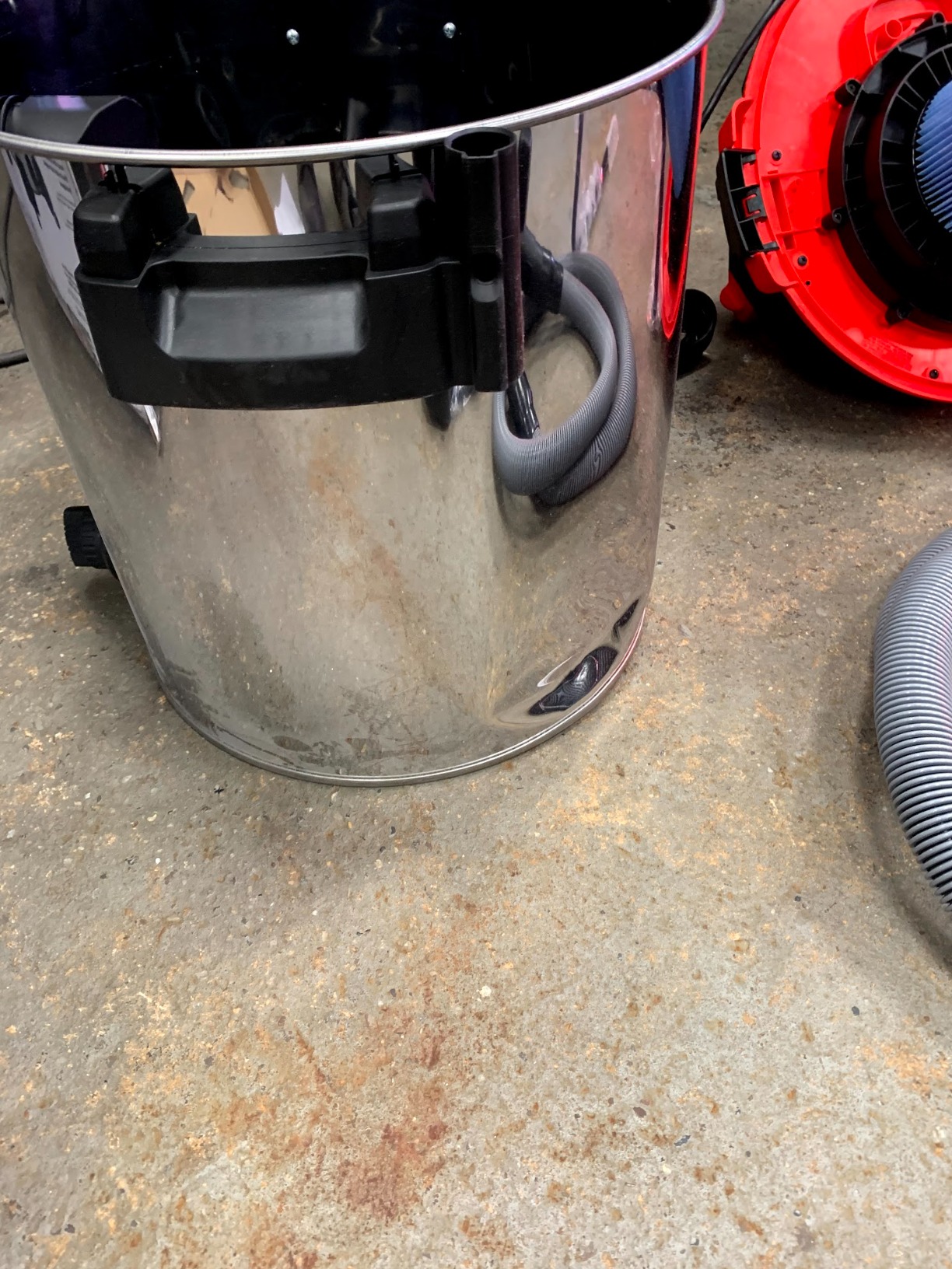 RIDGID 50353 1610RV Stainless Steel 16-Gal. Wet Dry Shop Vacuum with Cart, 6.5 Peak HP Motor customer photo 1