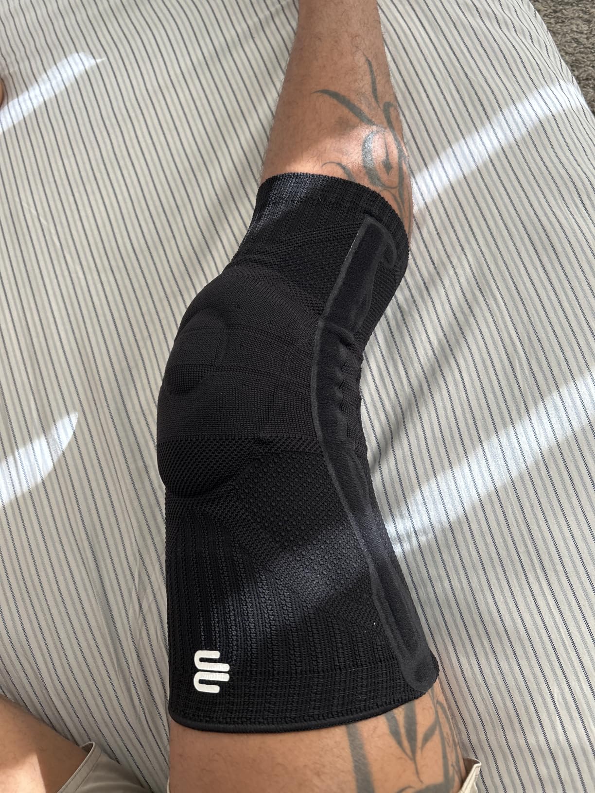 Bauerfeind Sports Knee Support - Knee Brace for Pain Relief and Stabilization - Patellar Knee Pad for Enhanced Support - Targeted Compression - Lightweight & Durable customer photo 2