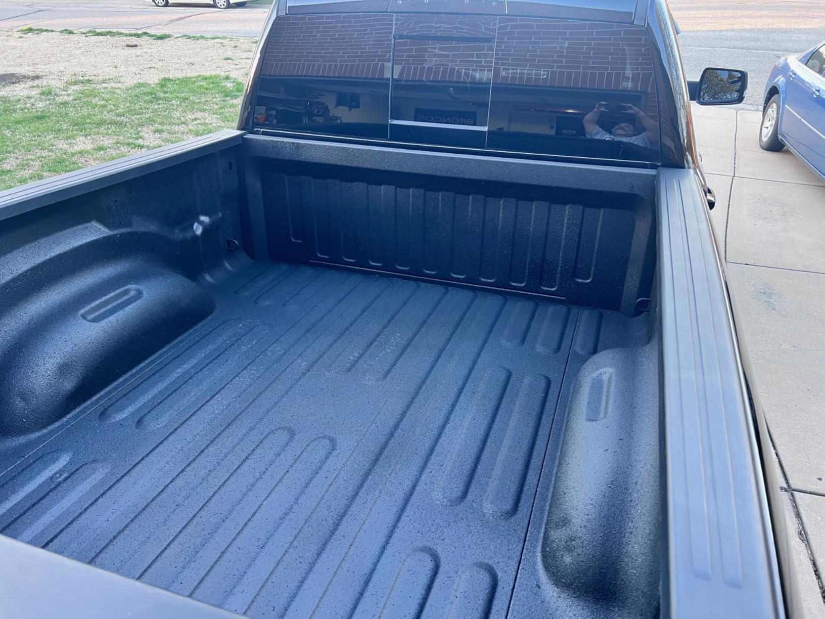 Raptor Liner Kit, Spray-On Truck Bed Liner Kit, Protective Paint For Tailgates and Trucks, Vehicle Undercoating, Black, 1 Gallon customer photo 2