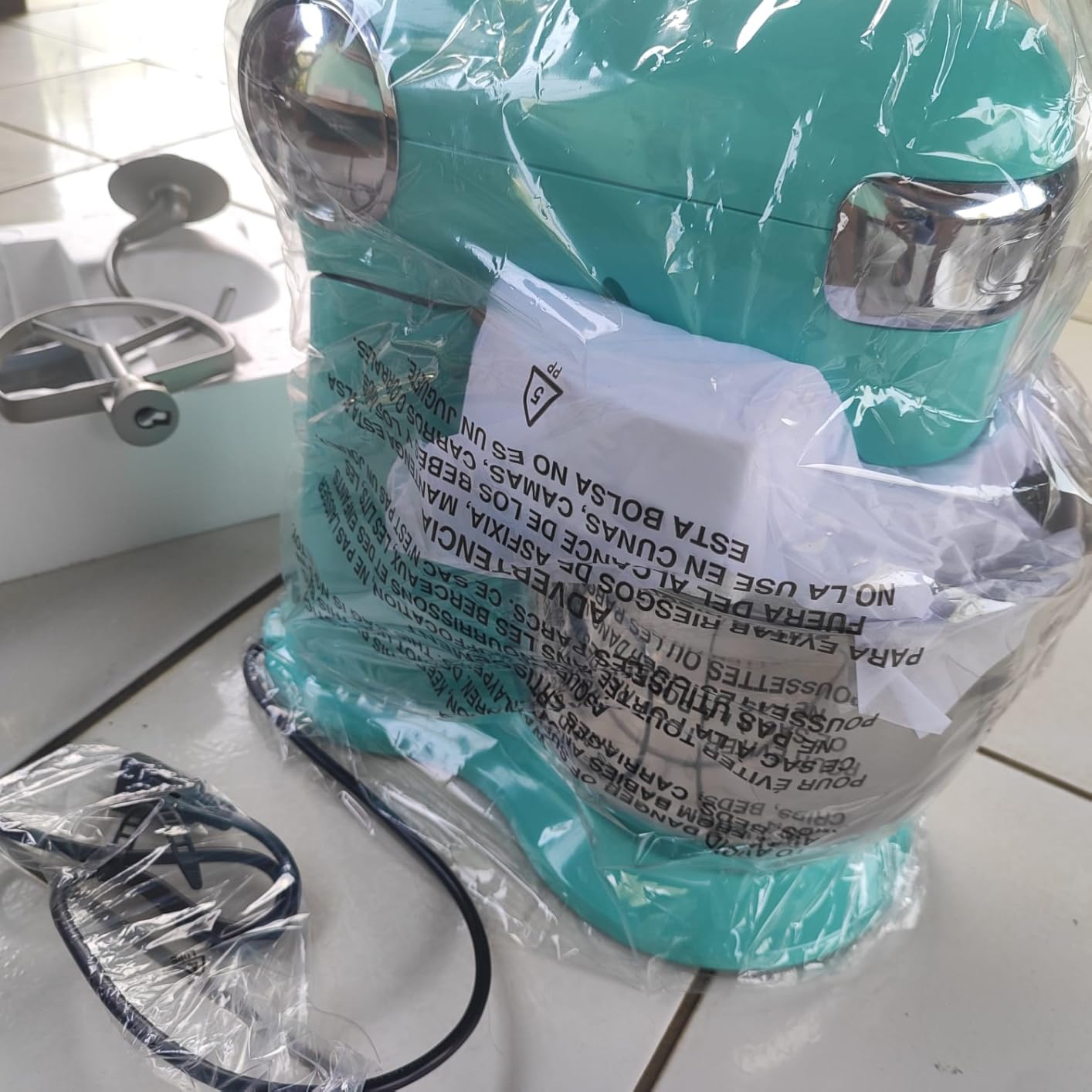 Cuisinart Stand Mixer, 12 Speeds, 5.5-Quart Mixing Bowl, Chef's Whisk, Flat Mixing Paddle, Dough Hook, and Splash Guard with Pour Spout, Silver Lining, SM-50BCNAS, Silver Lining customer photo 2