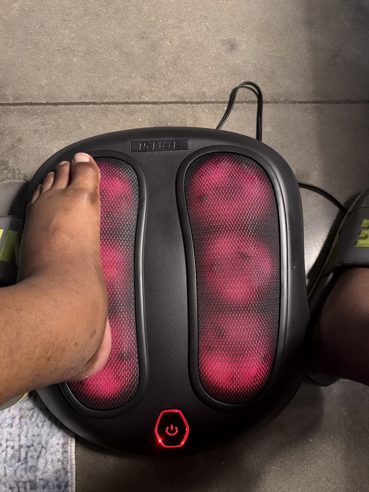 Nekteck Foot Massager with Heat, Shiatsu Heated Electric Kneading Foot Massager Machine for Neuropathy, Plantar Fasciitis, Feet Massage for Pain Relief customer photo 1