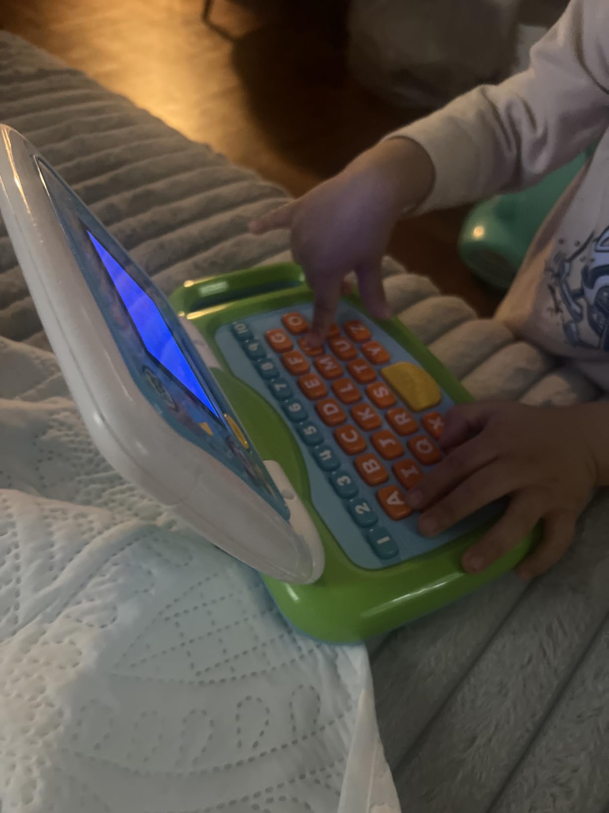 LeapFrog 2-in-1 LeapTop Touch, Green customer photo 1