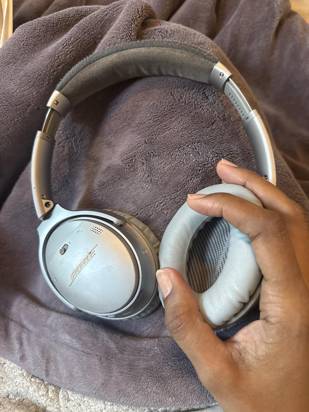 Bose QuietComfort 35 II Noise Cancelling Bluetooth Headphones- Wireless, Over Ear Headphones with Built in Microphone and Alexa Voice Control, Silver customer photo 1