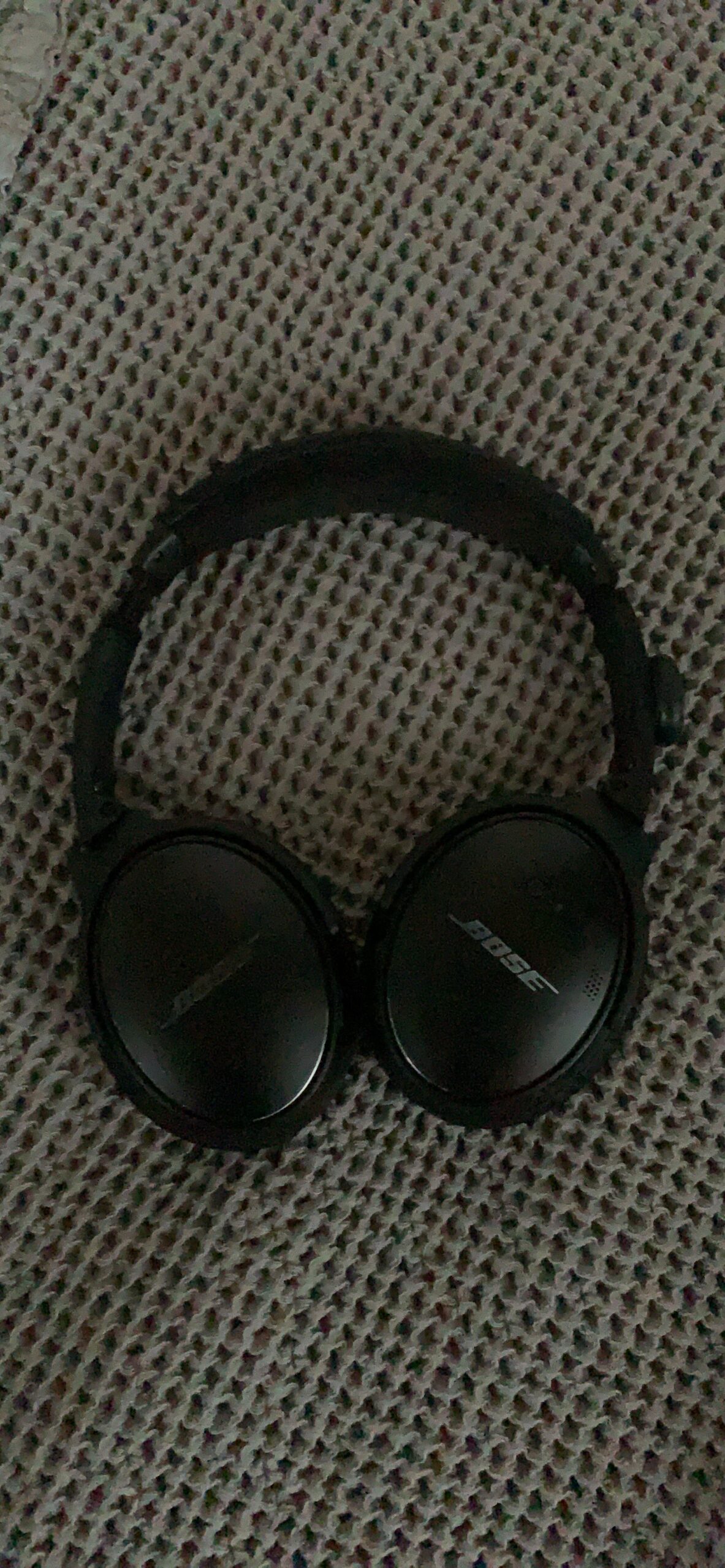 Bose QuietComfort 35 II Noise Cancelling Bluetooth Headphones- Wireless, Over Ear Headphones with Built in Microphone and Alexa Voice Control, Silver customer photo 2
