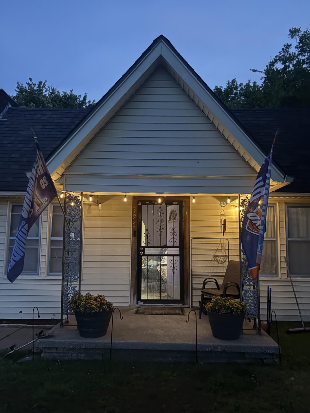 Brightech Ambience Pro Solar Powered Outdoor String Lights -27 ft Commercial Grade Waterproof Edison Patio Lights, Shatterproof LED String Lights for Outside, Porch - 12 Bulbs, 1W Soft White customer photo 1