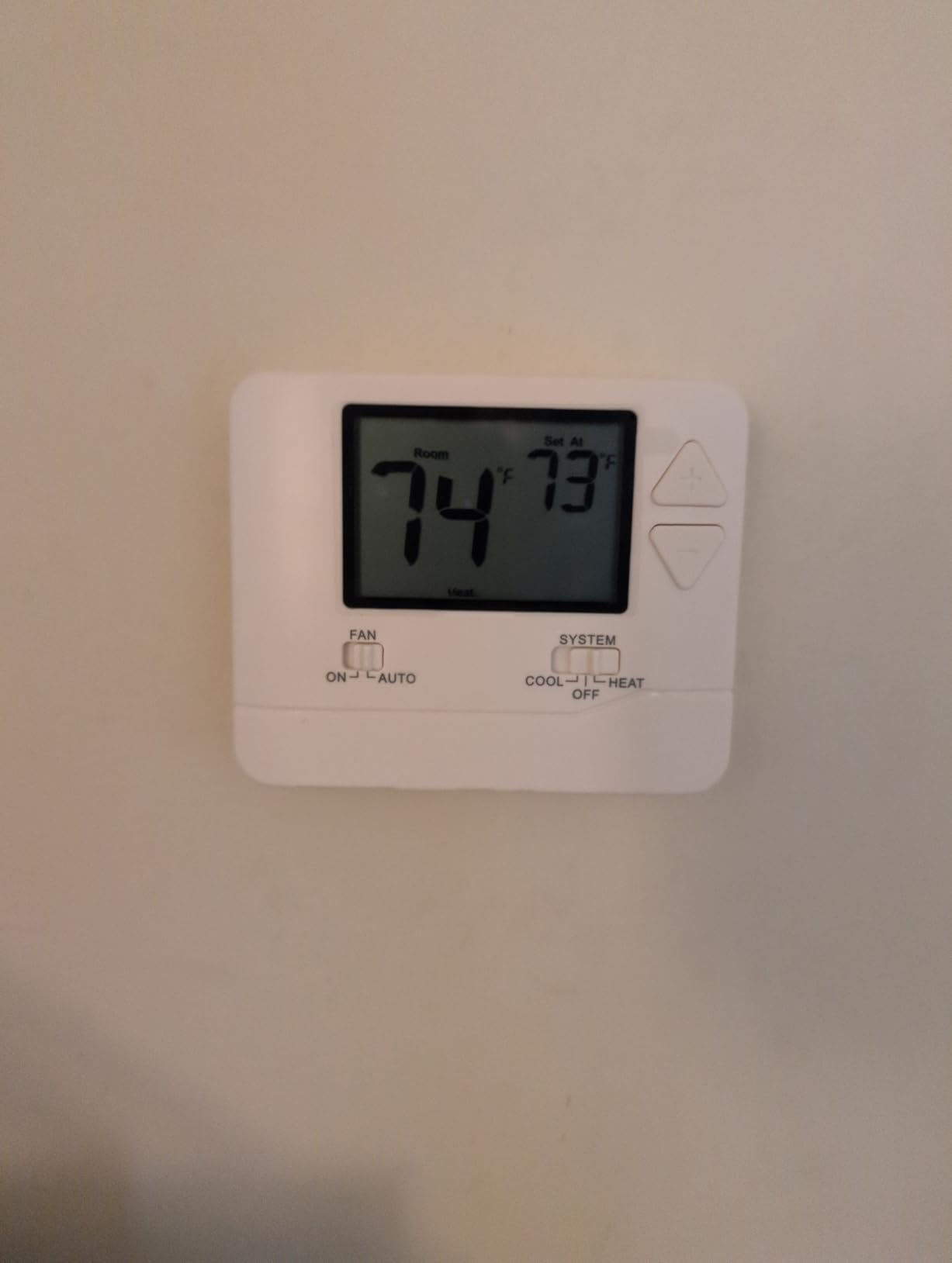Heagstat Non-Programmable Thermostats for Home Conventional Single-Stage Systems, up to 1 Heat/ 1 Cool customer photo 1