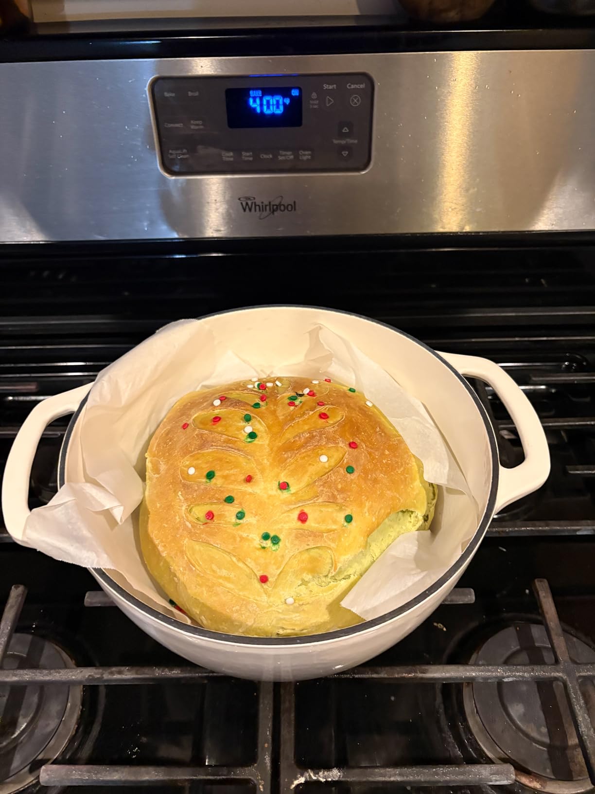 Amazon Basics Enameled Cast Iron Dutch Oven Pot with Lid, Oven Safe, Heavy-Duty, Dual Handles for Baking, Roasting, Stews, 4.3-Quart, White customer photo 1
