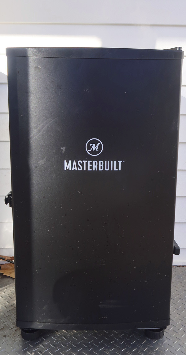 Masterbuilt 30-inch Digital Electric Vertical BBQ Smoker with Side Wood Chip Loader, Chrome Racks and 710 Cooking Square Inches, Black, Model MB20071117 customer photo 1