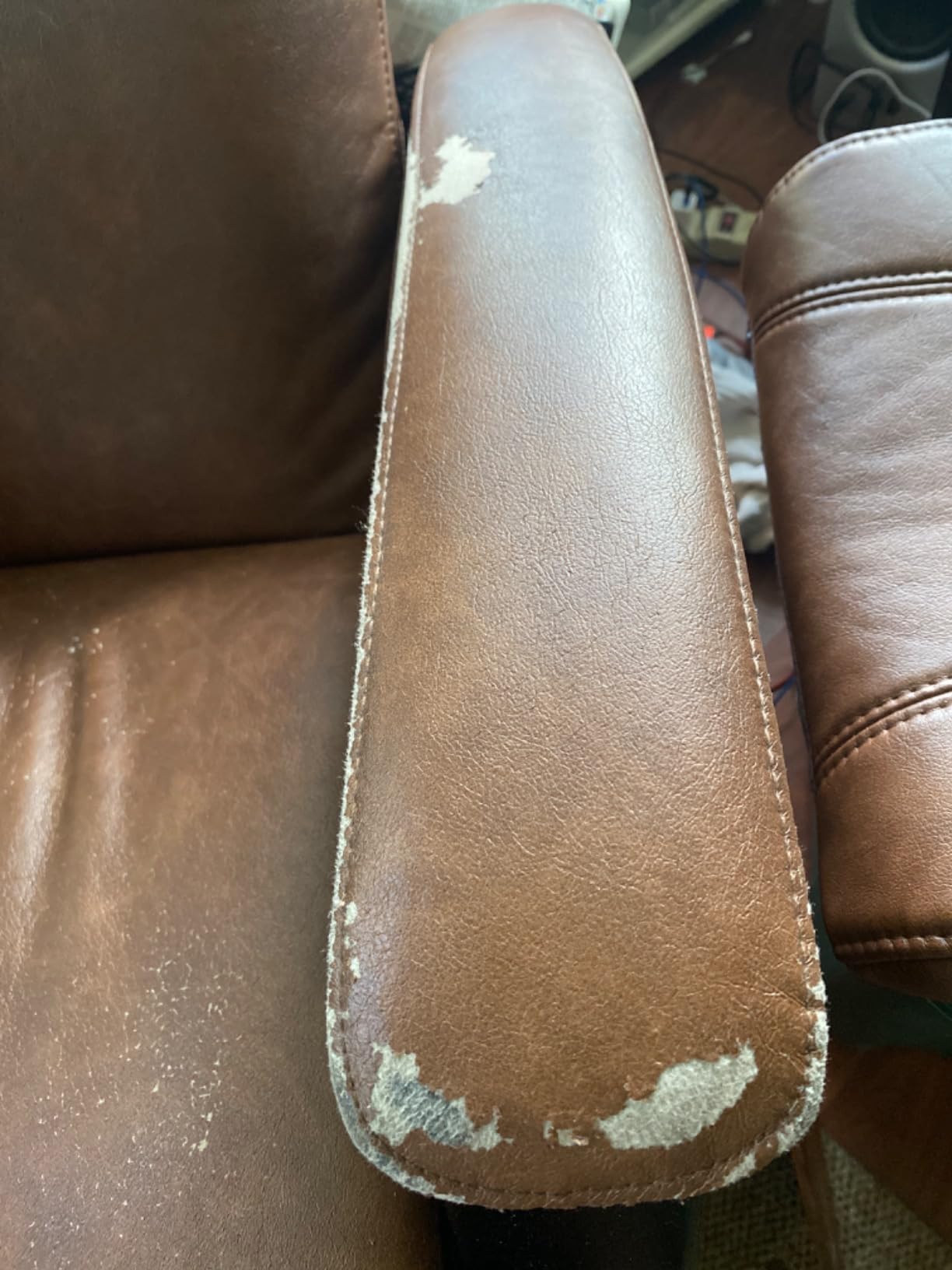 Cozzia Svago ZGR Plus SV-395 Dual Power Infinite Position Zero Anti Gravity Recliner with Heat and Massage - Snowfall White Faux Leather customer photo 2