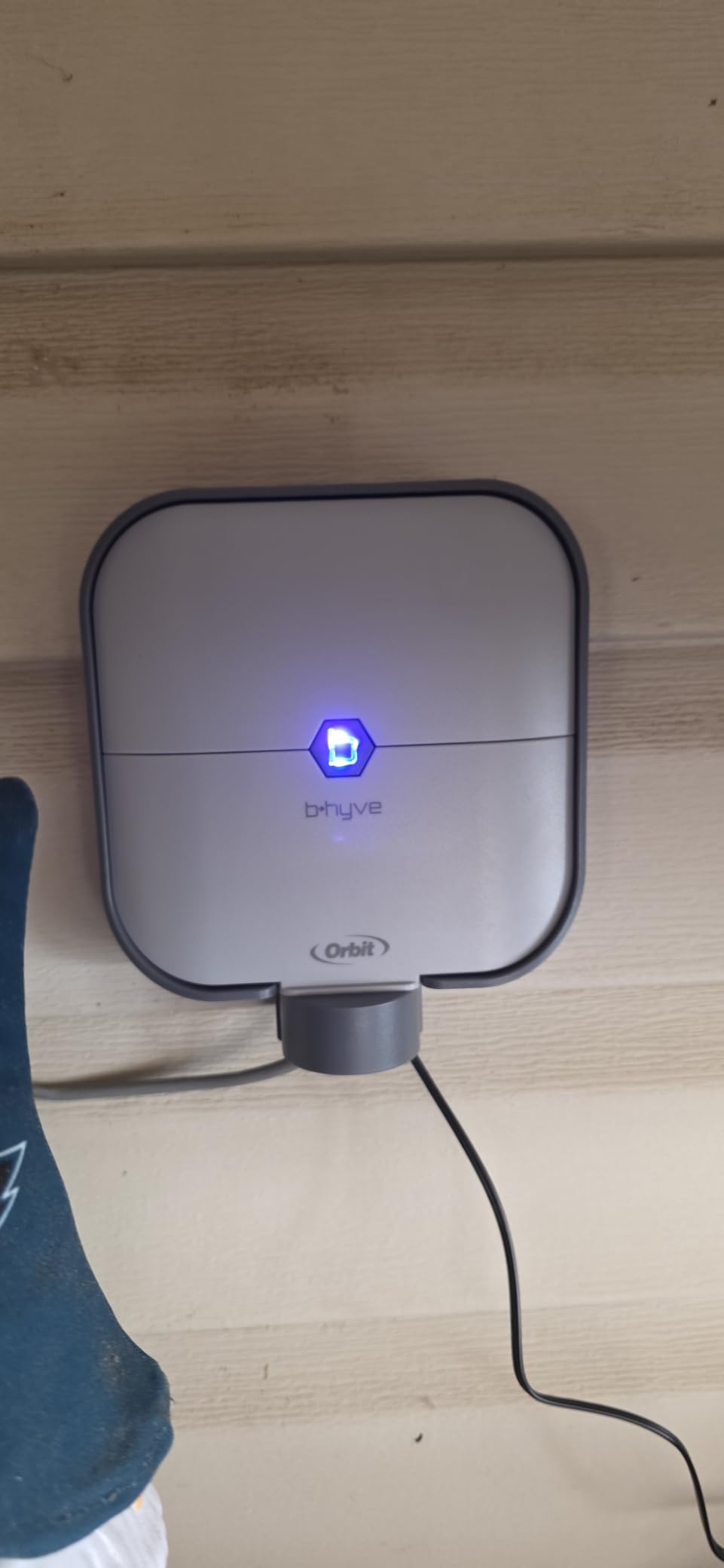 Orbit B-hyve Indoor Smart Sprinkler Controller - 8-Zone - WiFi Irrigation Controller - App Controlled Irrigation with Weather Adjustment - Easy Installation Smart Home Ready Device customer photo 1
