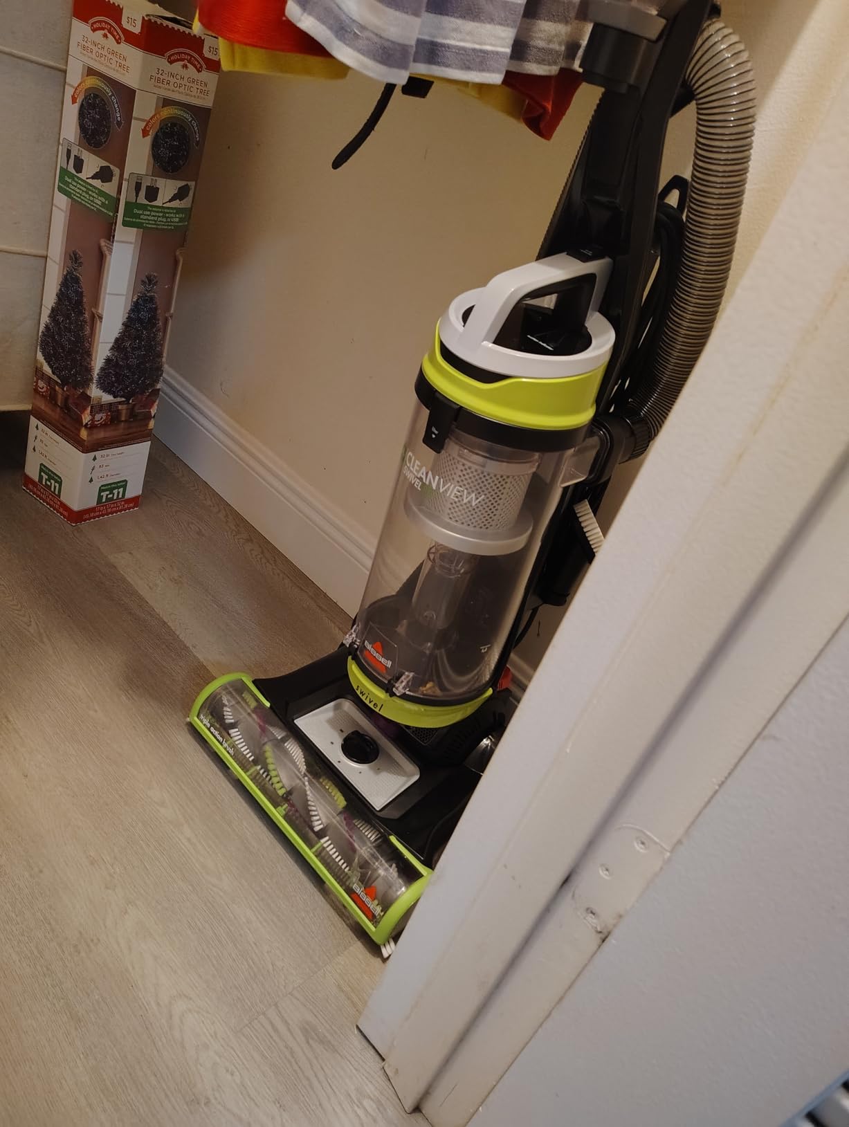 Bissell CleanView Swivel Pet Upright Vacuum, Swivel Steering, Triple Action Brush Roll for Pet Hair, Large Capacity Dirt Tank & Scatter-Free Tech, 2252 customer photo 1
