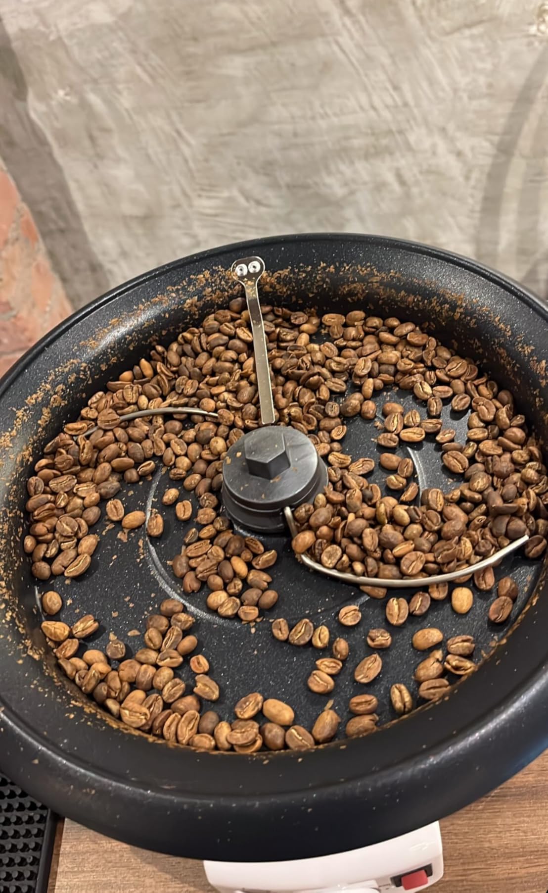 JIAWANSHUN Electric Coffee Bean Roaster for Home Use 1.1lb Capacity Temperature Control (0-240℃), Non-Stick, Perfect for Beginner Roasting, 1200W, 110V customer photo 2