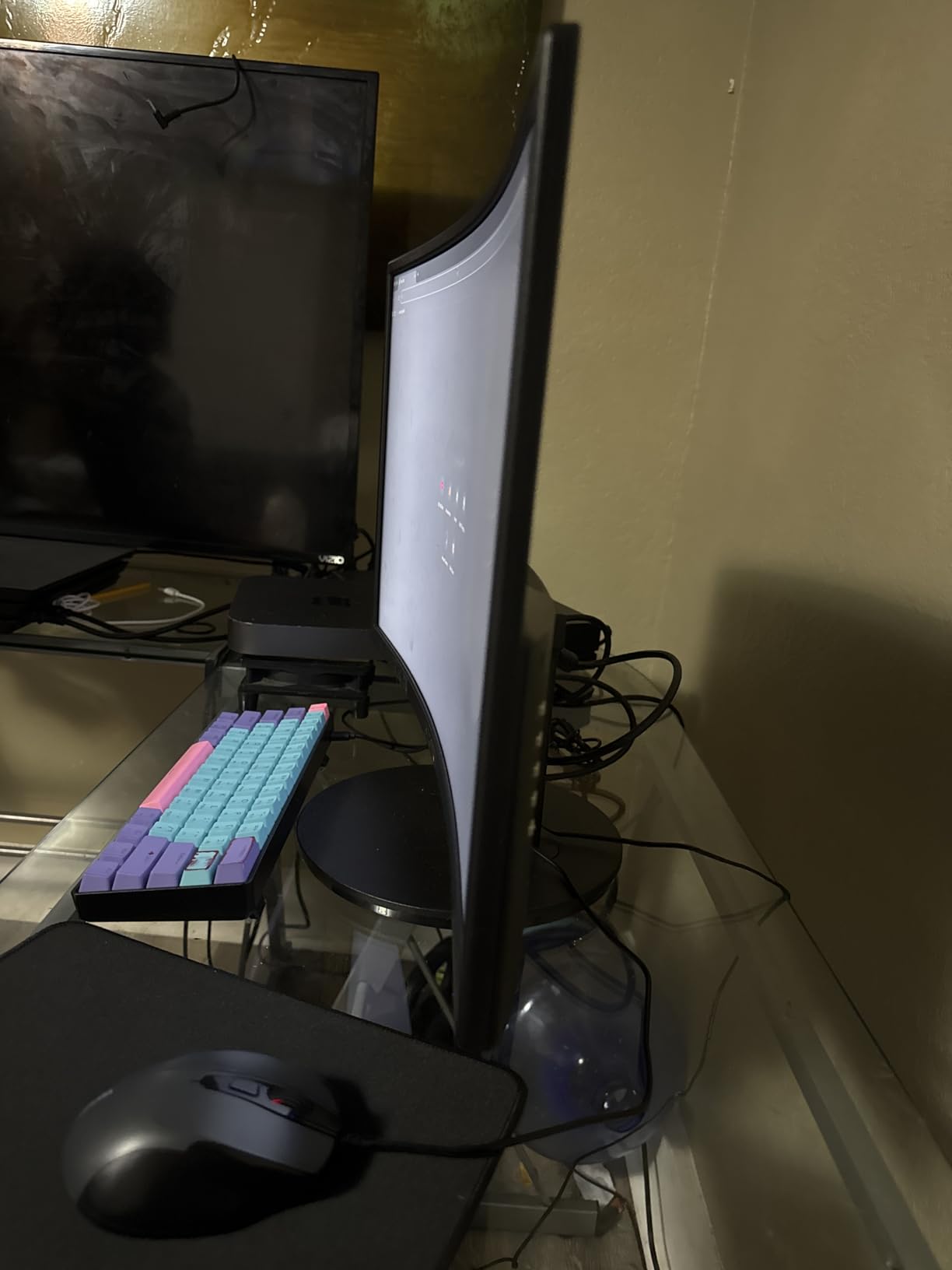 Sceptre Curved 24-inch Gaming Monitor 1080p R1500 98% sRGB HDMI x2 VGA Build-in Speakers customer photo 2