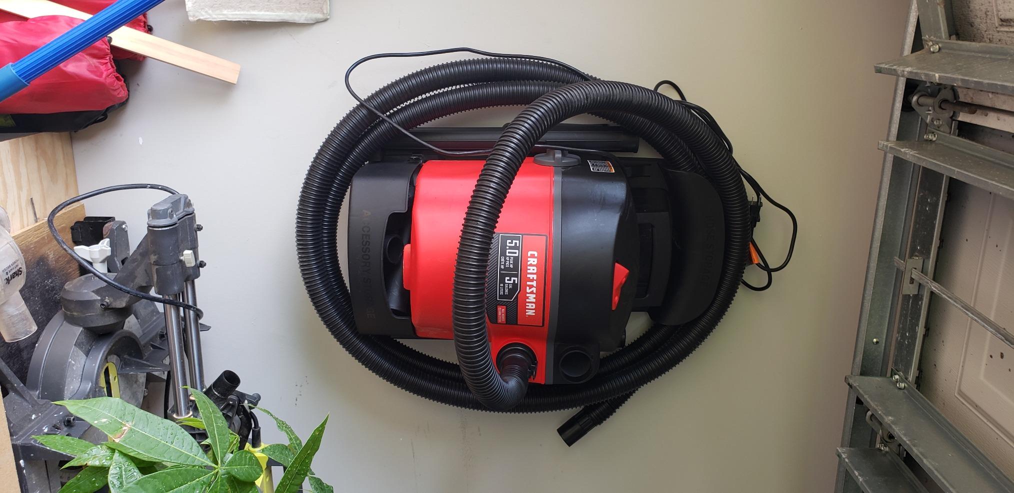 Craftsman CMXEVBE17925 5 Gallon 5.0 Peak HP Wet Dry Vac, Portable and Wall-Mountable Shop Vacuum customer photo 1