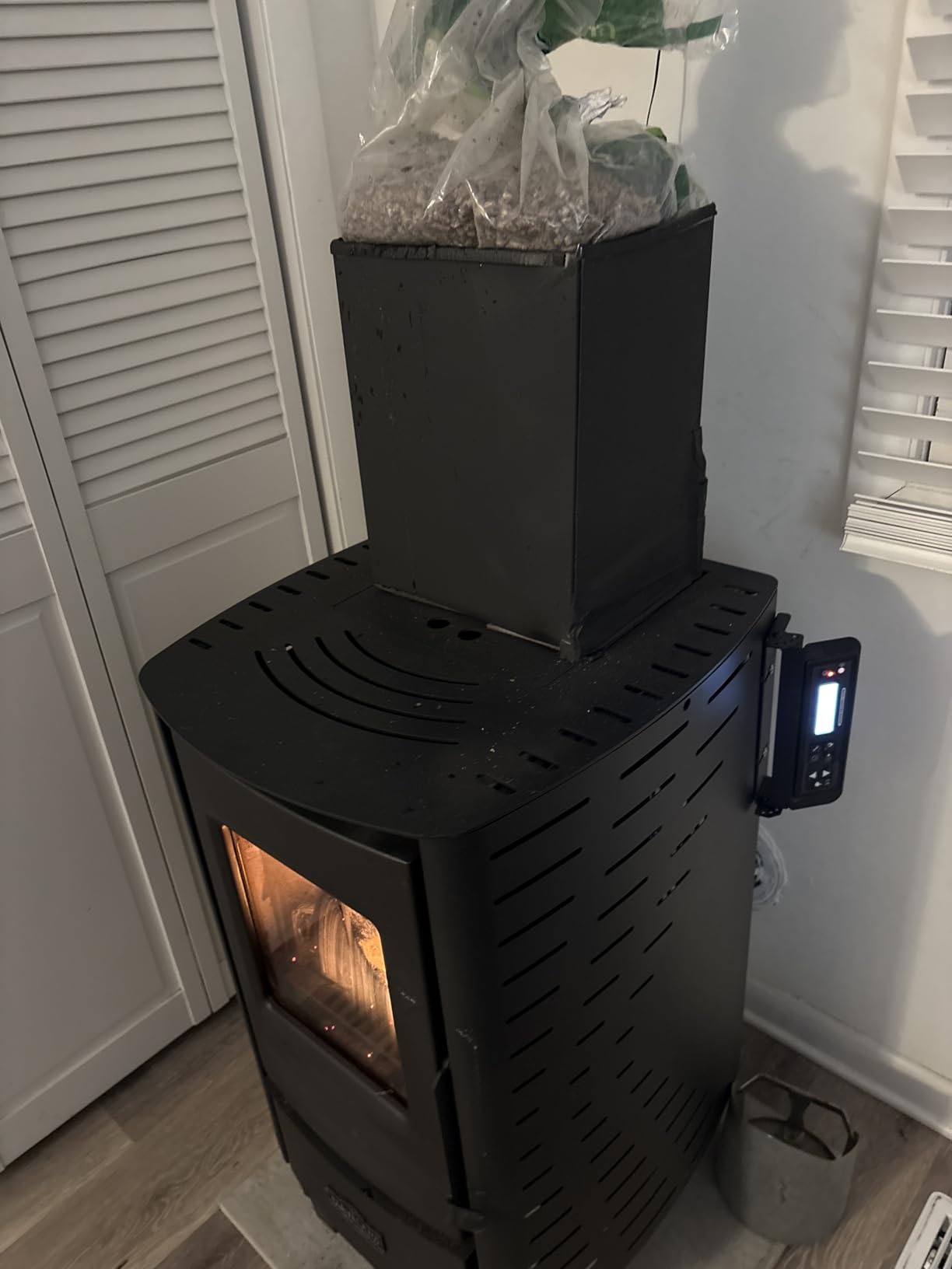Mr. Heater Cleveland Iron Works Small Pellet Stove - 24lb Hopper customer photo 3