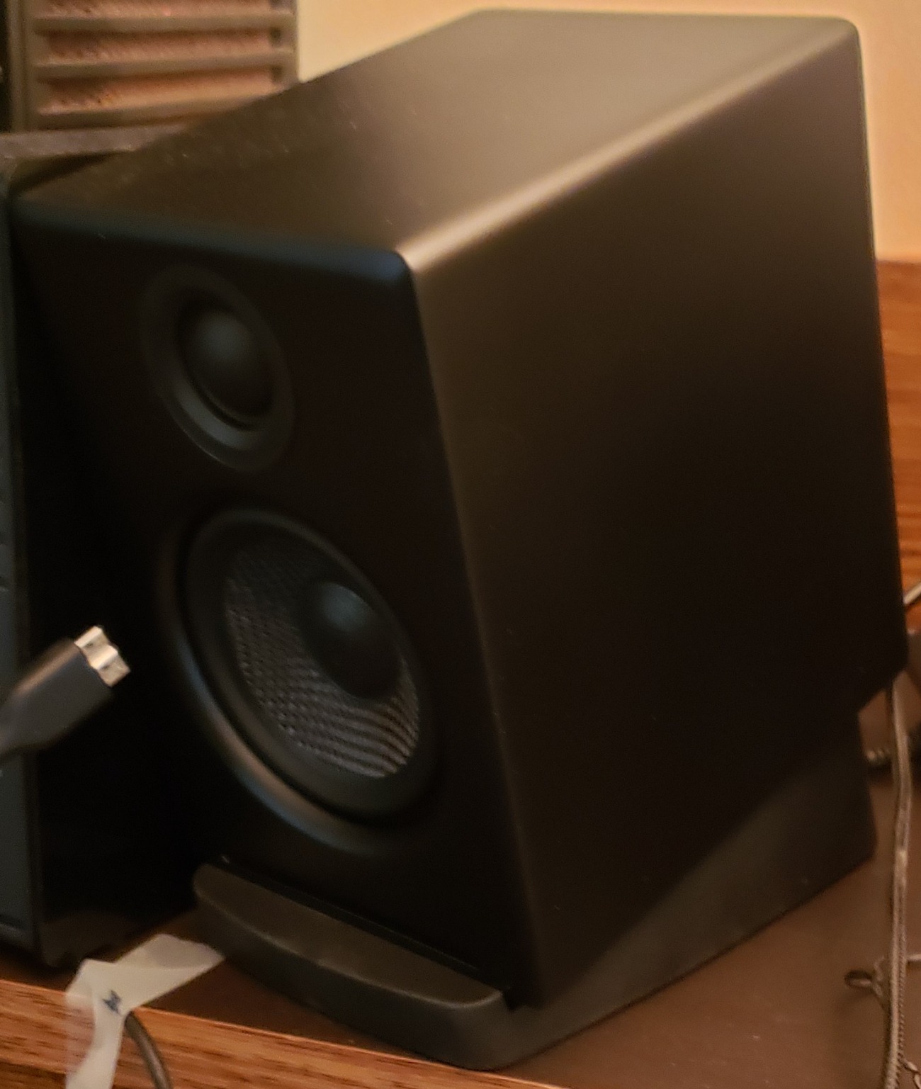 Audioengine A2+ 24 Bit 60 Watt Bluetooth Desktop Computer Speakers for Music and Gaming - PC MAC Laptop Tablet customer photo 2