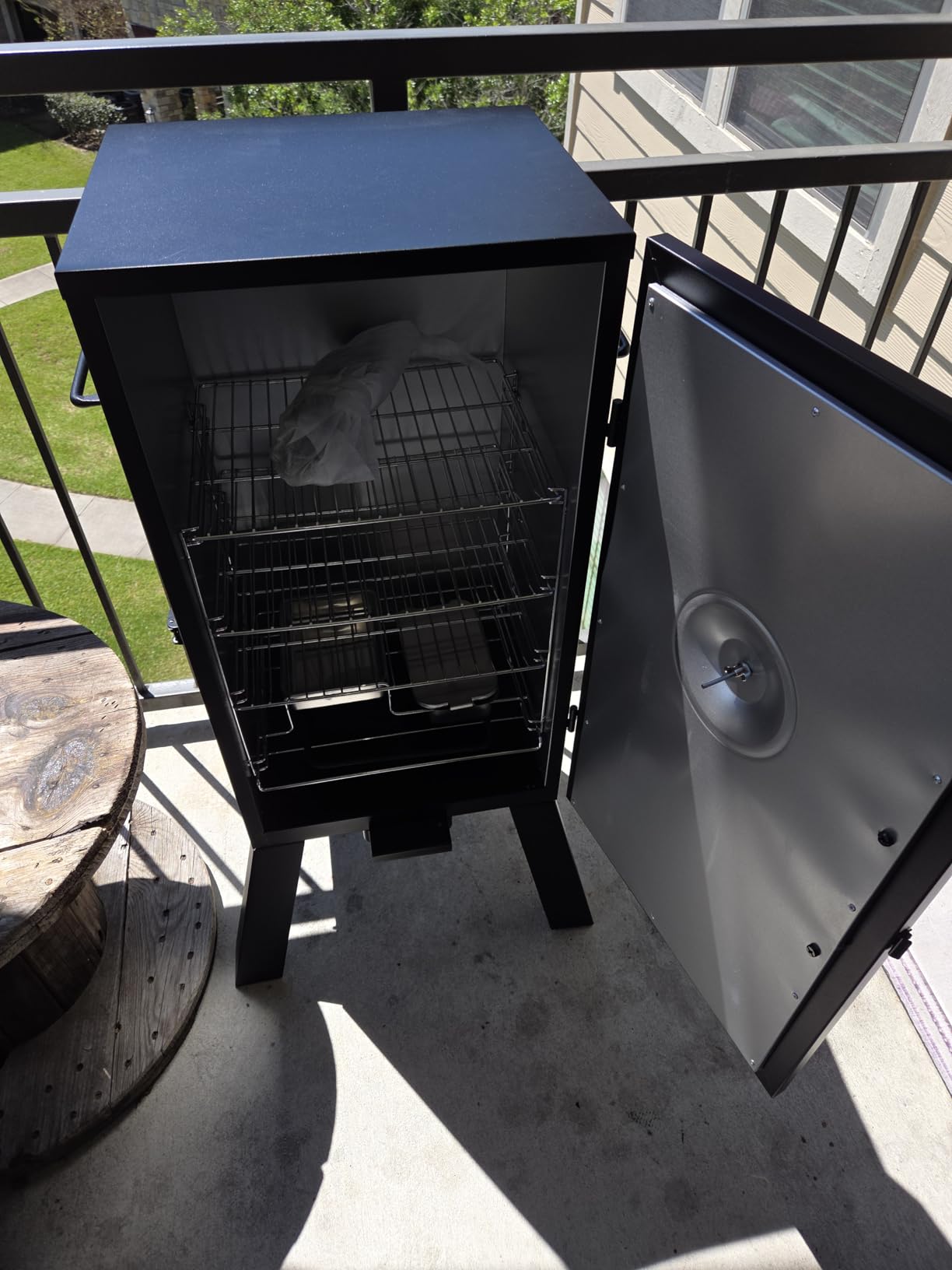 Masterbuilt 30-inch Electric Vertical BBQ Smoker with Analog Temperature Control, Chrome Smoking Racks and 535 Cooking Square Inches, Black, Model MB20070210 customer photo 2
