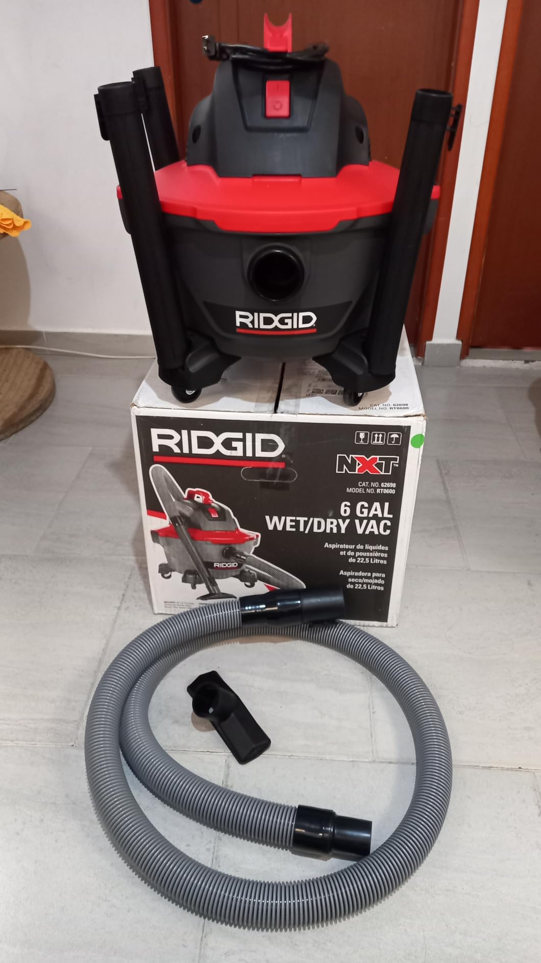 RIDGID 62698 RT0600 NXT 6-Gal. Wet Dry Shop Vacuum with Casters, 4.25 Peak HP Motor customer photo 1