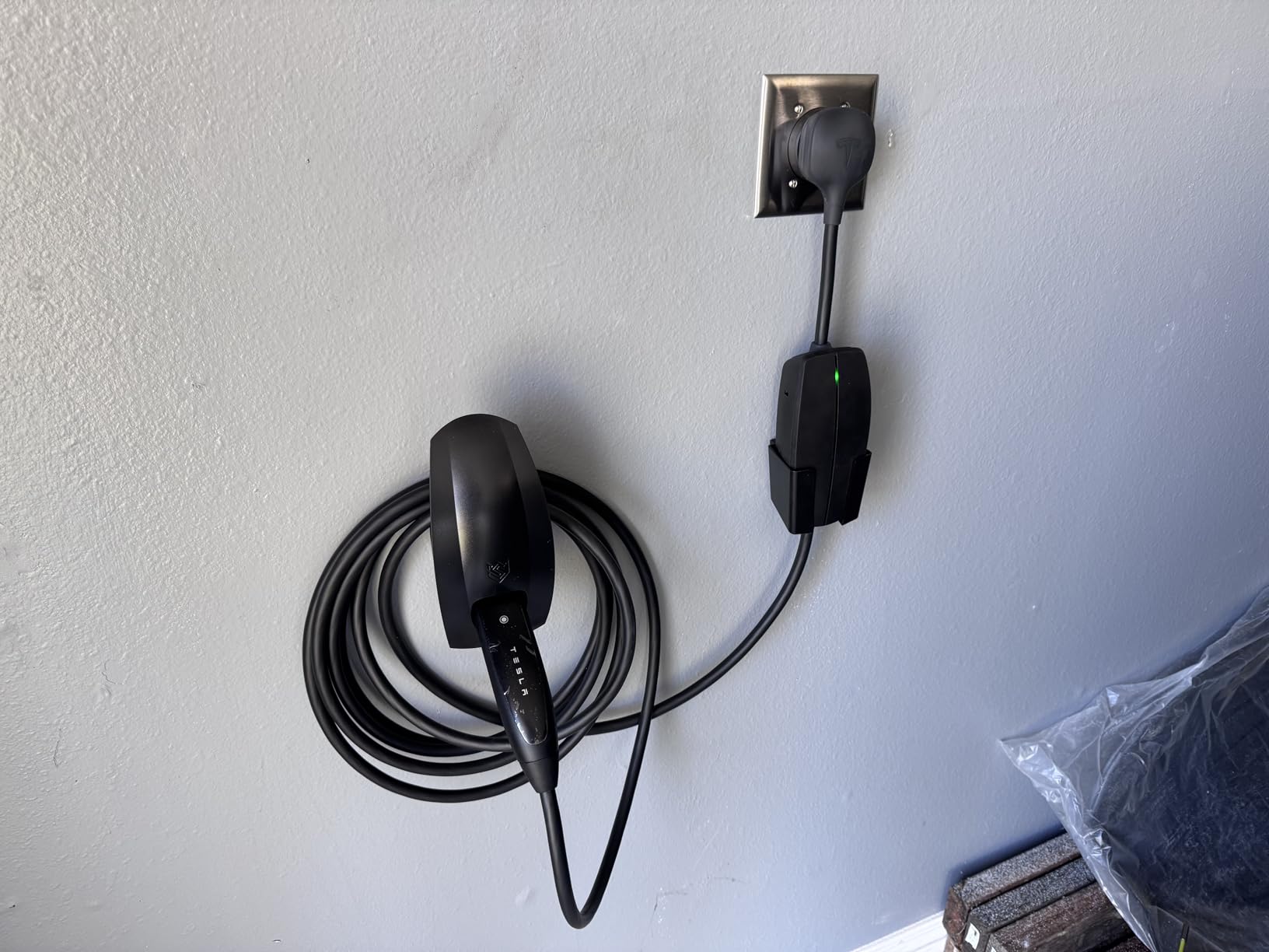 Bryant 9450FR Industrial Grade 50 Amp NEMA 14-50 Receptacle, Made in USA, Single Flush, 3 Pole 4 Wire Grounding 125/250V, Black customer photo 1