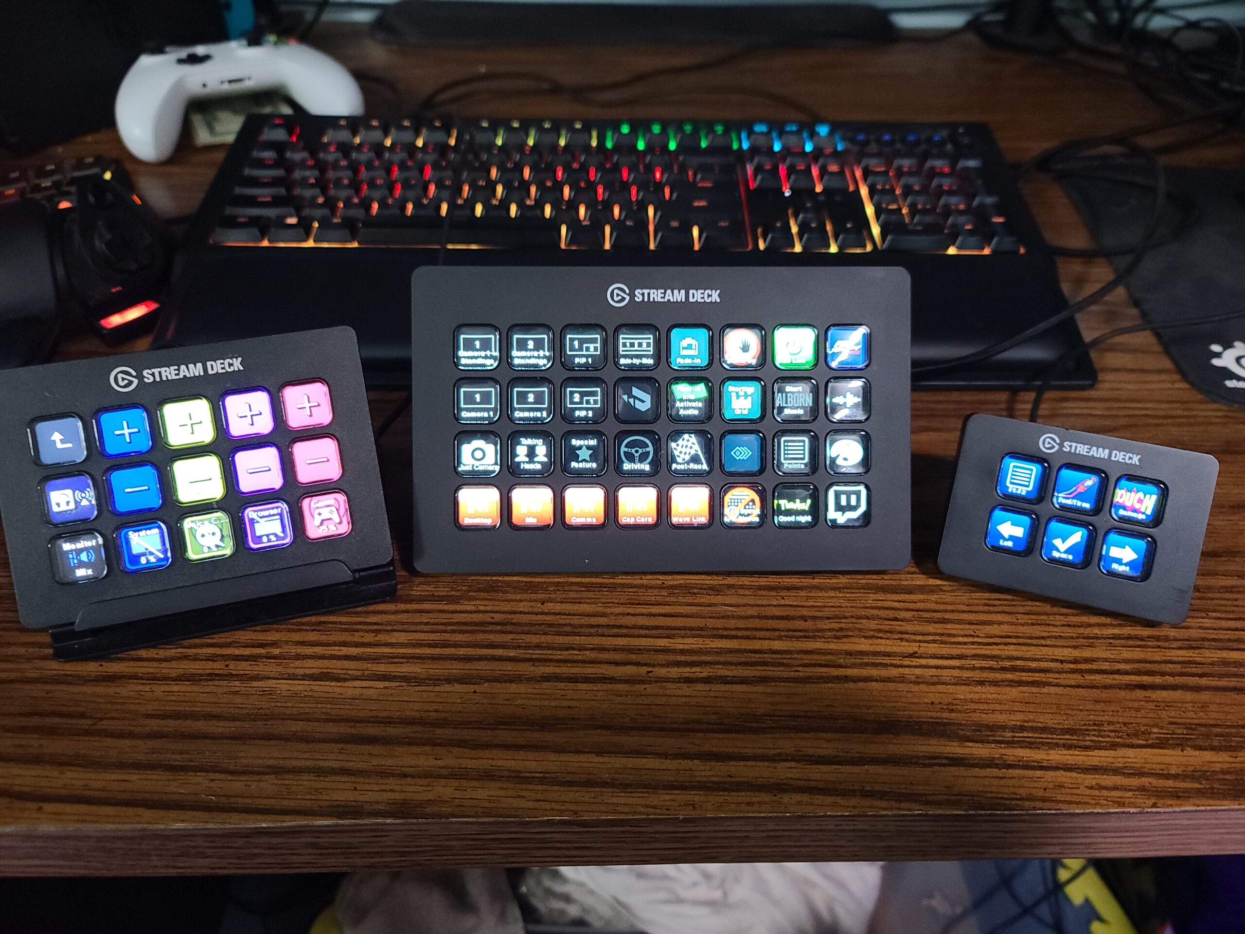 Stream Deck XL - Advanced Studio Controller, 32 Macro Keys, Trigger Actions in apps and Software Like OBS, Twitch, YouTube and More, USB, Works with Mac and PC customer photo 1