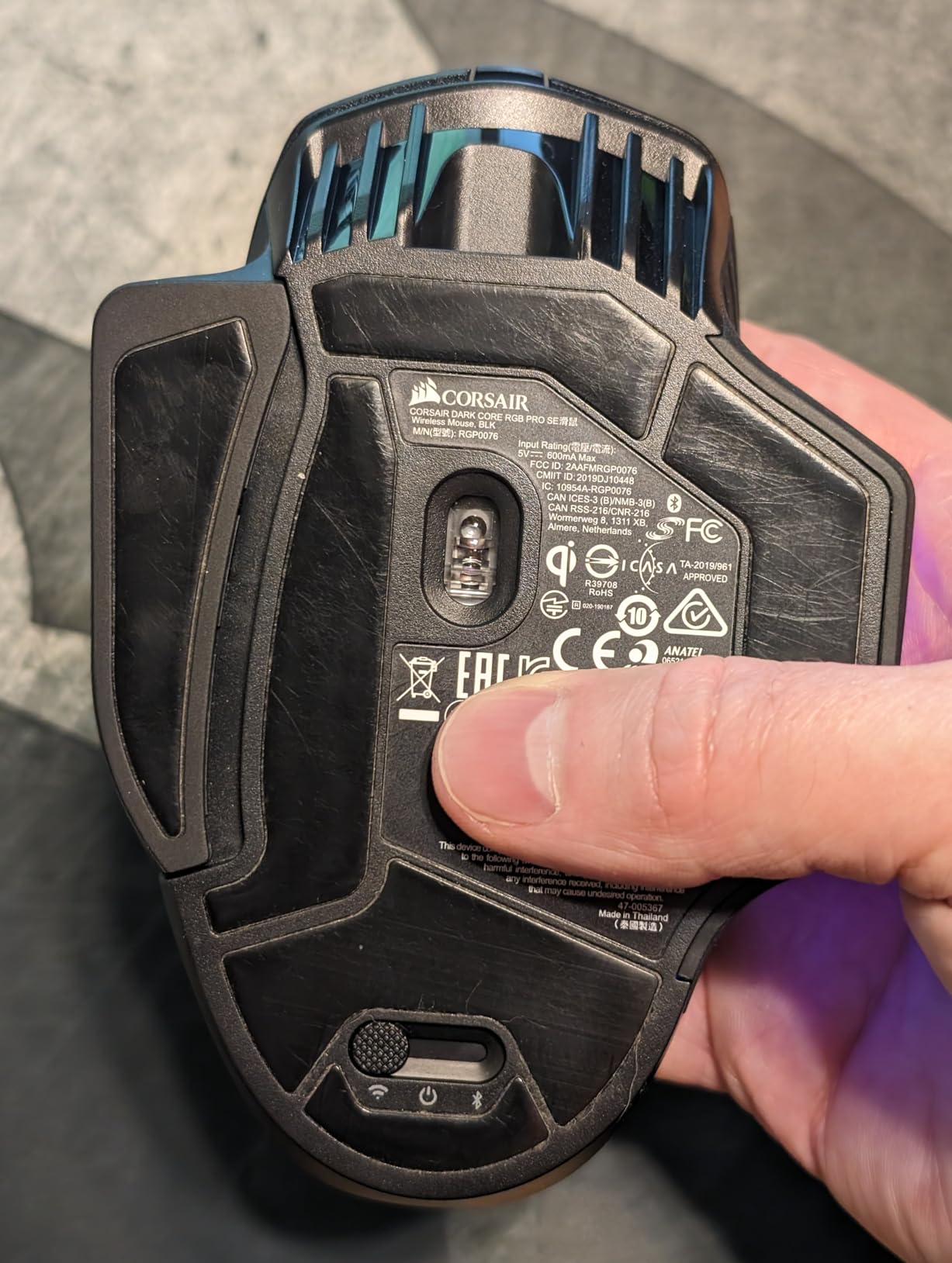 Corsair Dark CORE RGB PRO SE Wireless FPS/MOBA Gaming Mouse with Qi Charging - 18,000 DPI - 8 Programmable Buttons - Sub-1ms Wireless - iCUE Compatible - PC, Mac, PS5, PS4, Xbox - Black customer photo 2