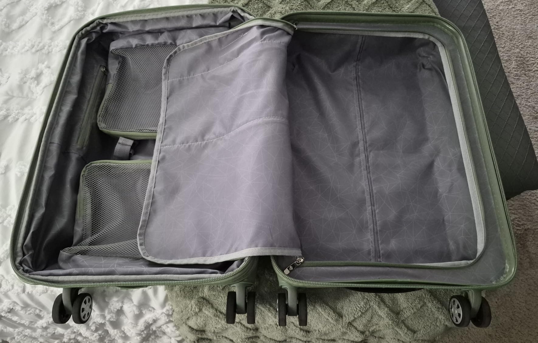 Traveler's Choice Pagosa Hardshell Expandable Luggage with Spinner Wheels, Black, 22-Inch Carry-on customer photo 1