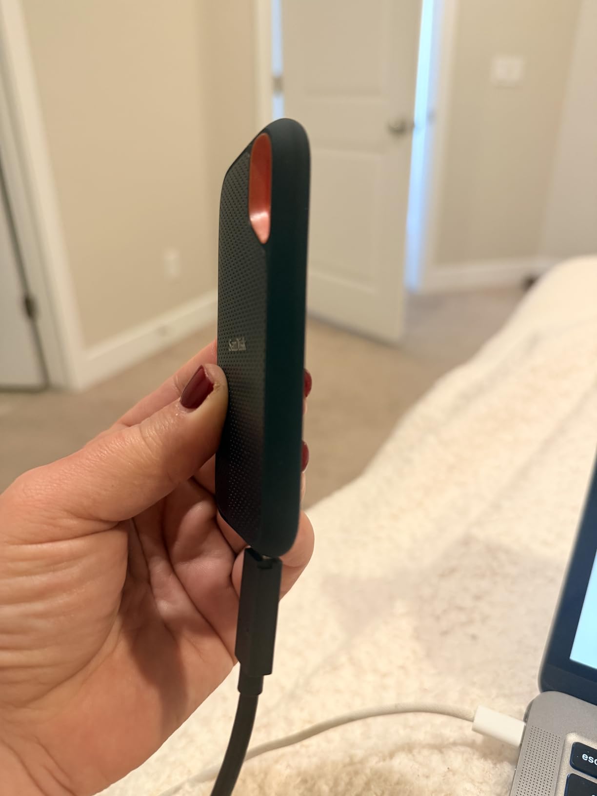SANDISK 1TB Extreme Portable SSD (Old Model) - Up to 1050MB/s, USB-C, USB 3.2 Gen 2, IP65 Water and Dust Resistance customer photo 2