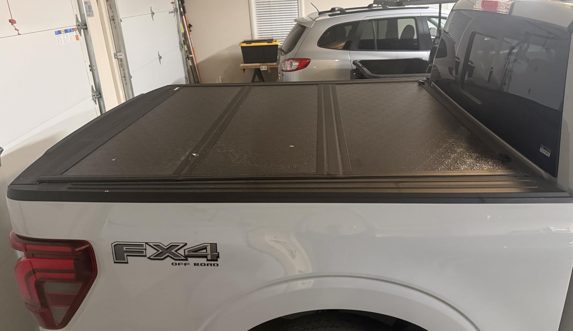 Gator EFX Hard Tri-Fold Truck Bed Tonneau Cover - Heavy-Duty Truck Bed Protection - 2021-2026 Ford F-150 (incl. Raptor/Lightning) - 5'7