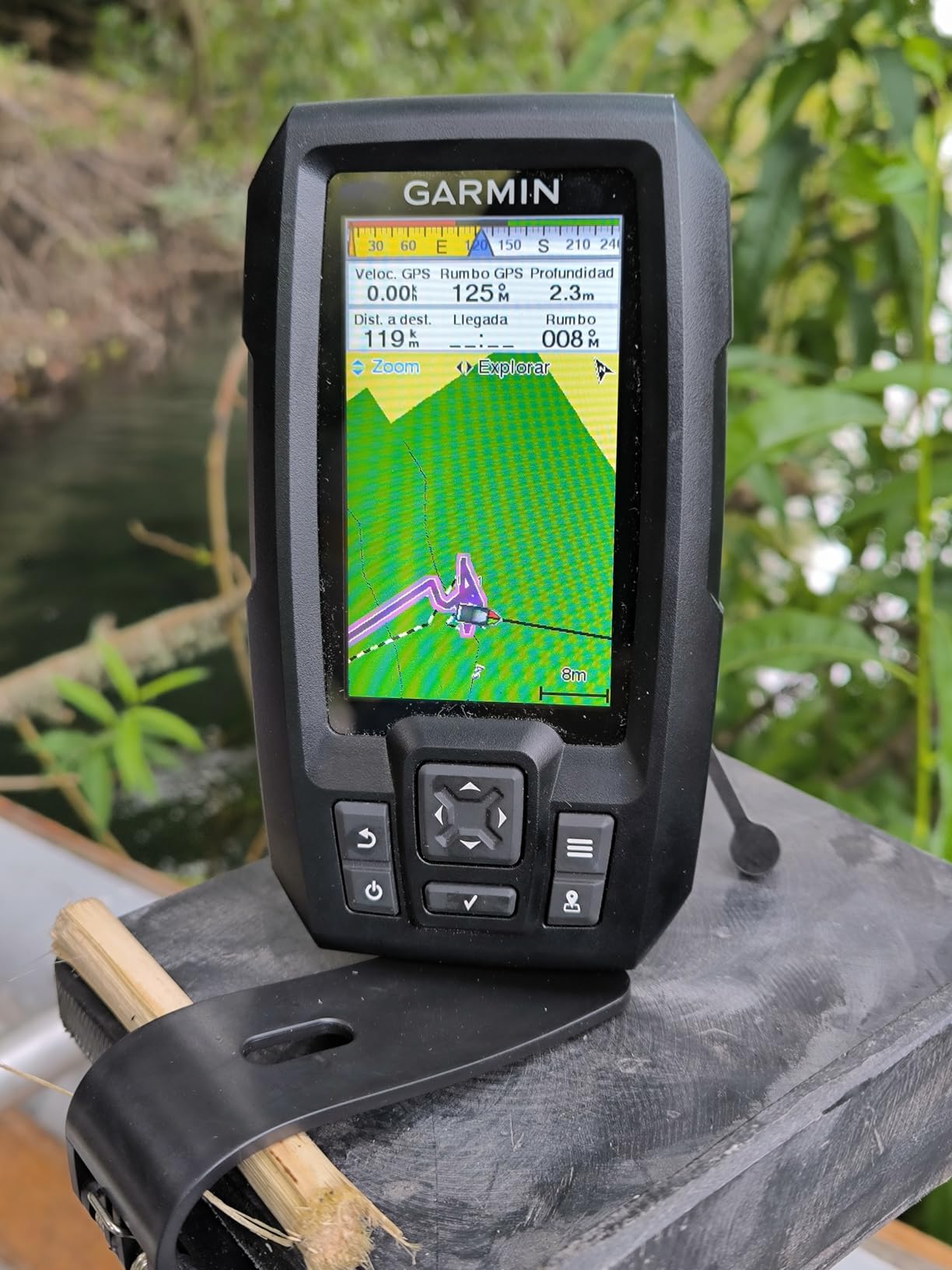 Garmin Striker Vivid 4cv Fishfinder with Transducer - 4-inch LCD Display - Easy-to-Use Scanning Sonar - Color Palettes customer photo 2