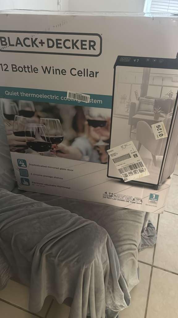 BLACK+DECKER 6 Bottle Wine Fridge, Wine Cooler with Mirrored Front, Mini Wine Fridge Thermoelectric, BD60316 customer photo 1