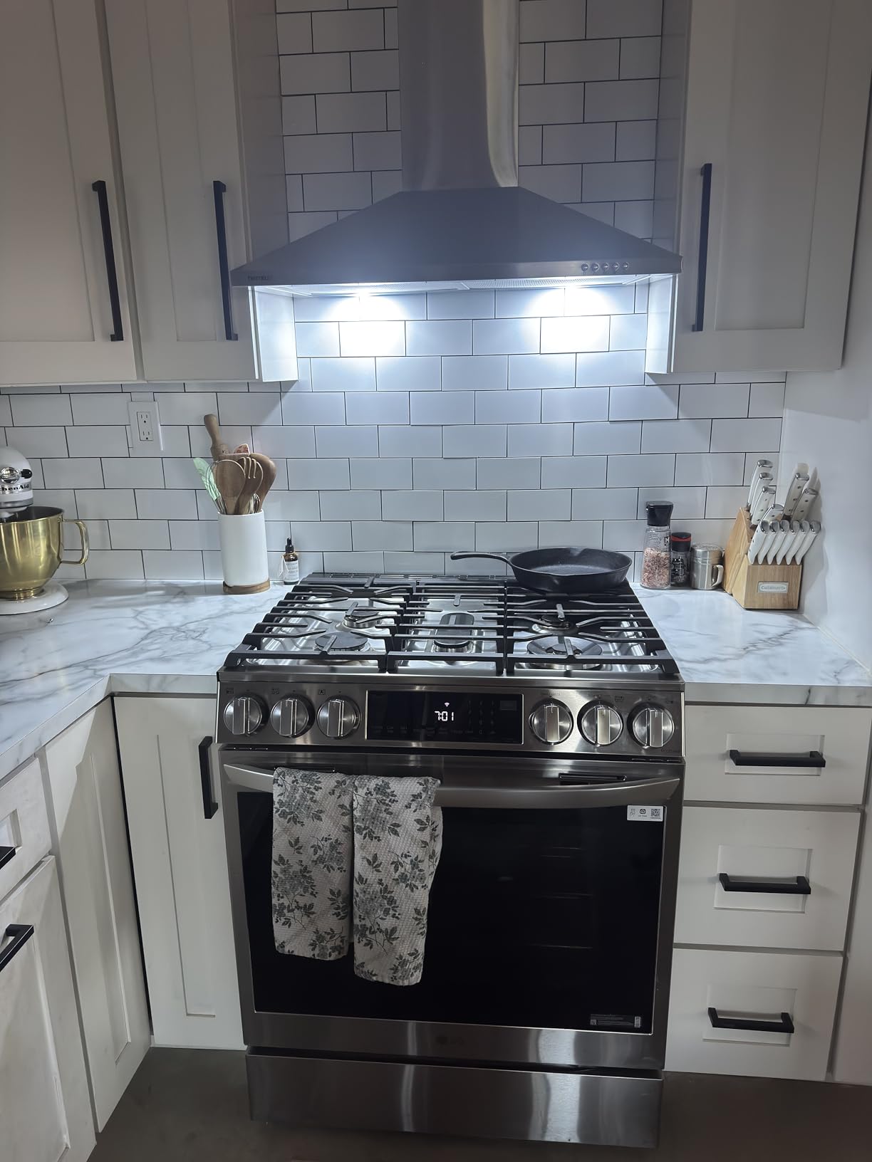 Hermitlux Range Hood 30 inch Stainless Steel, Wall Mount Vent Hood for Kitchen with Charcoal Filter, Ducted/Ductless Convertible customer photo 1
