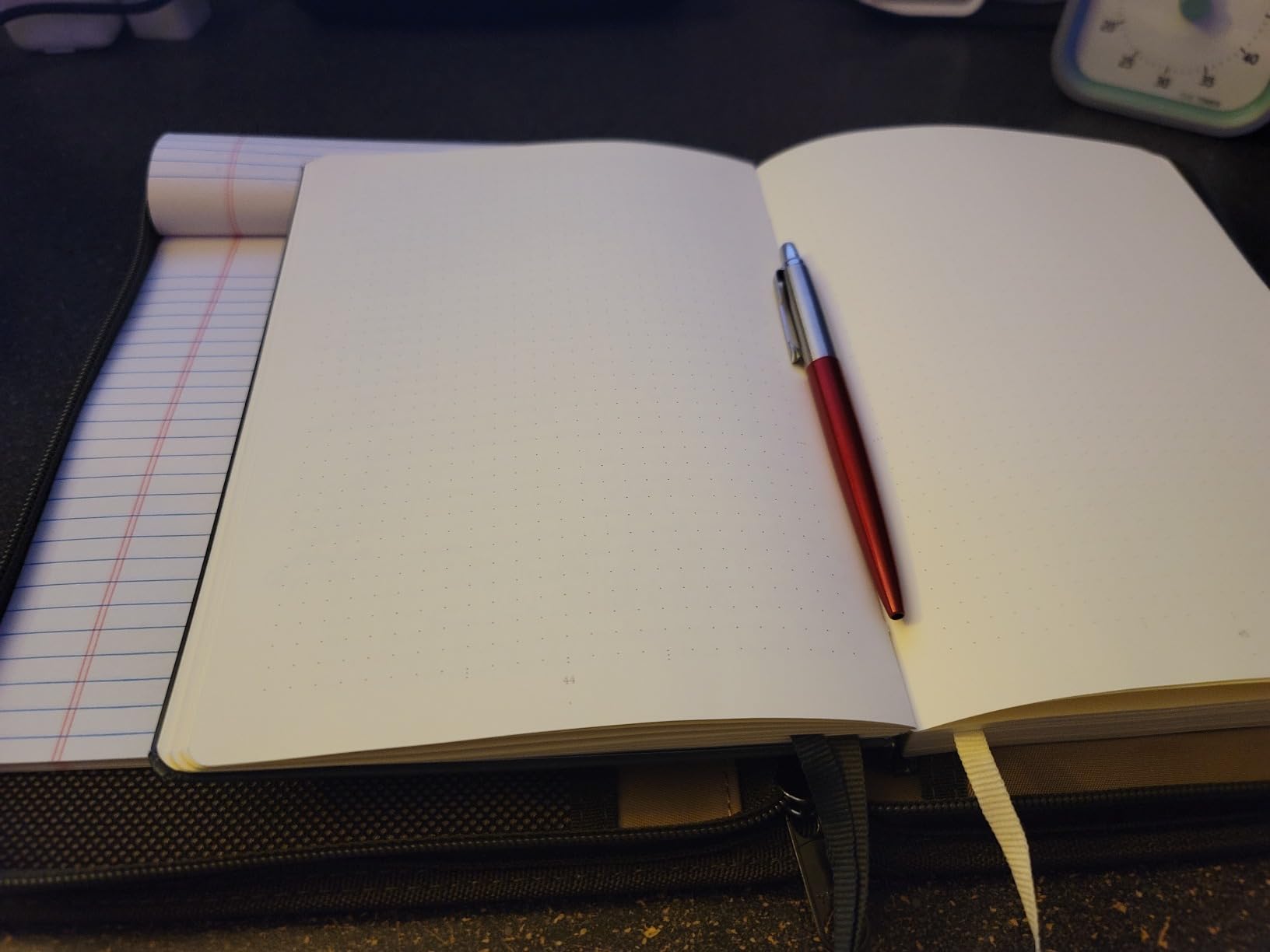 The Official Bullet Journal Edition 2 - Notebook Built for BuJo, Medium A5 204 Pages of 120gsm Paper, With Bujo Pocket Guide (Black) customer photo 1