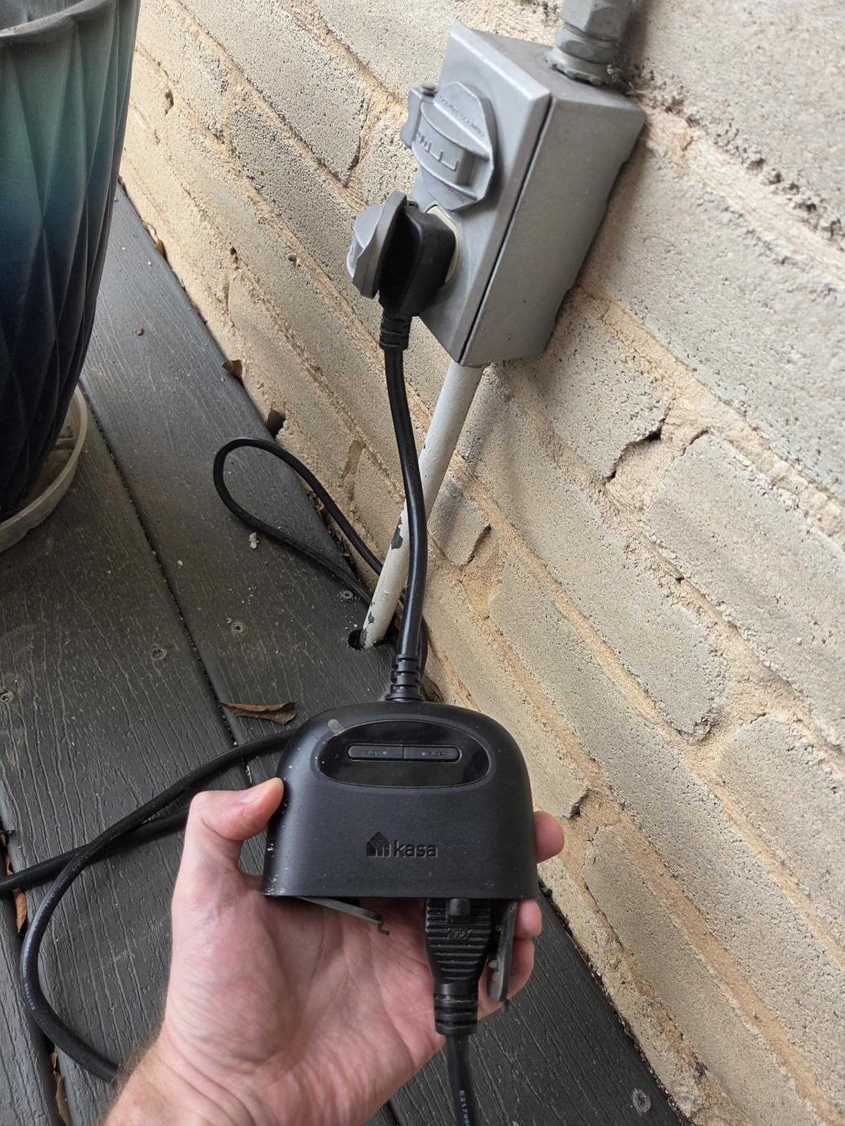 Kasa Outdoor Smart Plug, Smart Home Wi-Fi Outlet with 2 Sockets, IP64 Weather Resistance, Compatible with Alexa, Google Home & IFTTT, No Hub Required, ETL Certified (EP40), Black customer photo 1