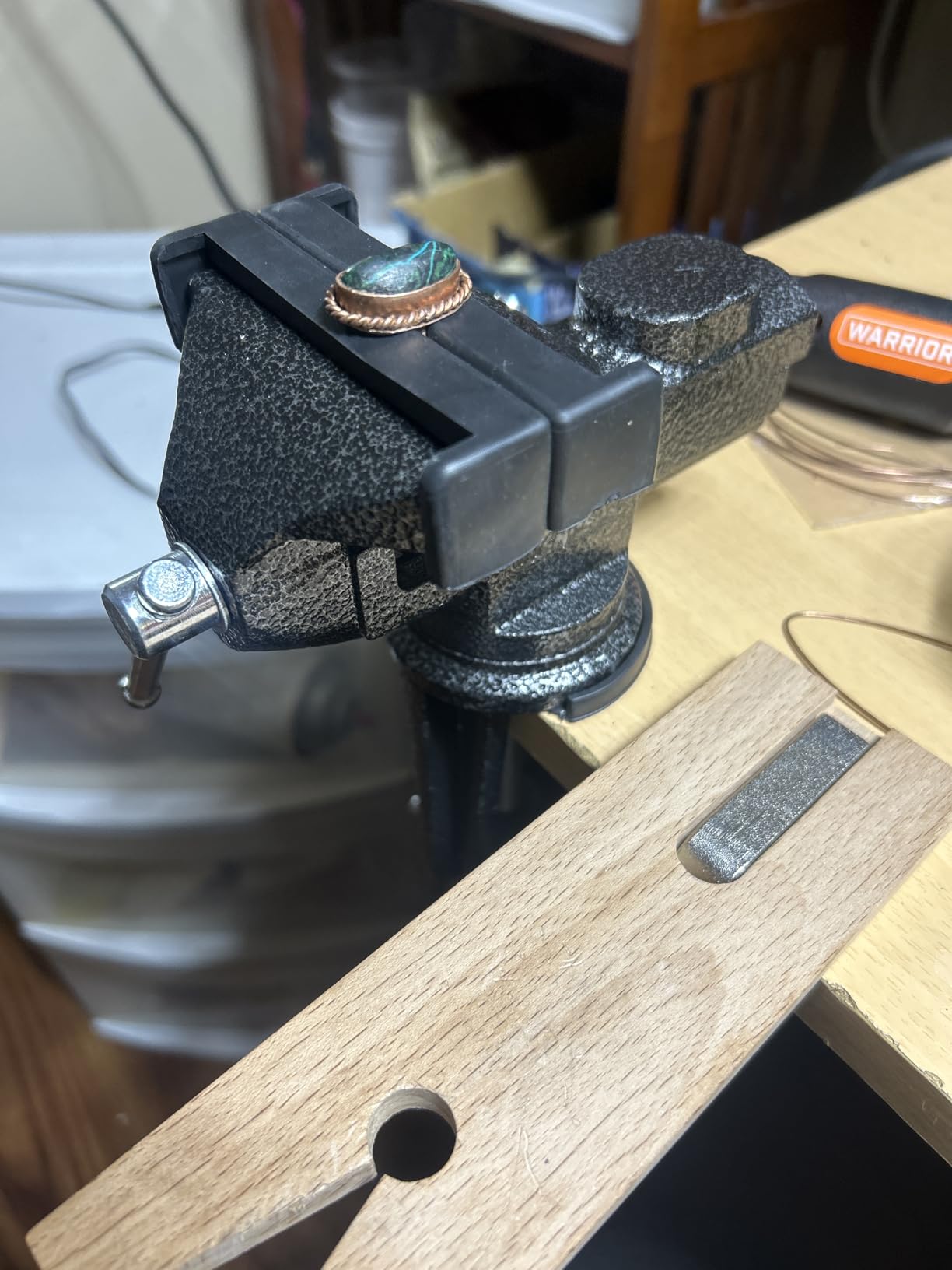 Table Vise or Bench Vise 3.2 Inch, 360° Swivel Clamp-On Vise Portable Home Vice with Large Anvil for Woodworking, Cutting Conduit, Drilling, Metalworking customer photo 1