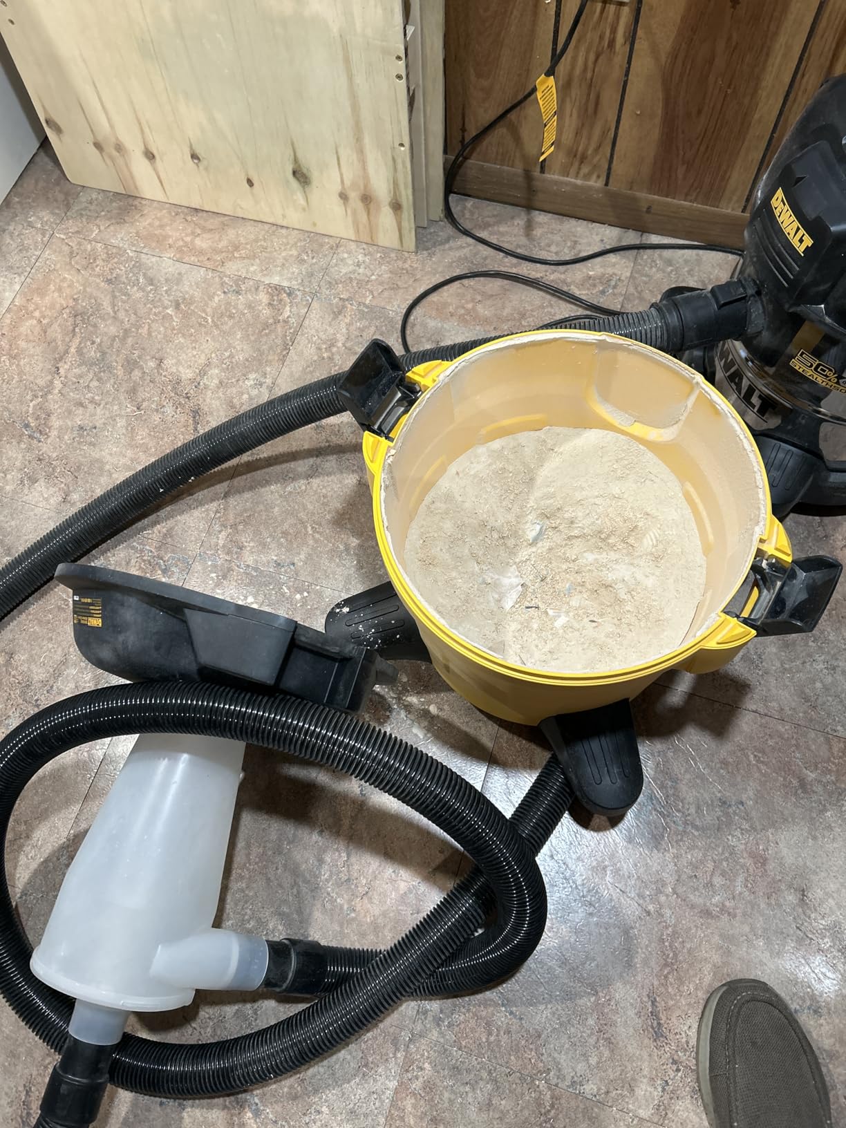 DEWALT Dust Separator with 6 Gallon Poly Tank, 99.5% Efficiency Cyclone Dust Collector, High-Performance Cycle Powder Collector Filter, DXVCS002 customer photo 1