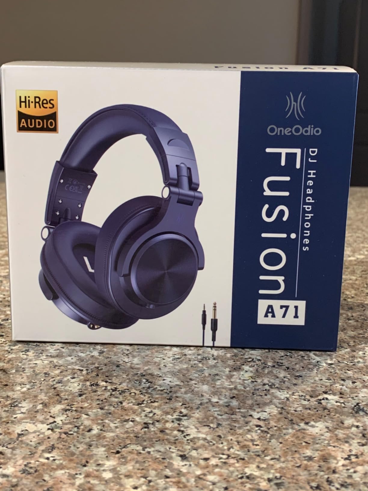 OneOdio A71 Hi-Res Studio Recording Headphones - Wired Over Ear Headphones with SharePort, Monitoring Mixing Foldable Headset with Stereo Sound, 3.5/6.35MM Jack for PC Computer DJ Guitar-Black customer photo 1