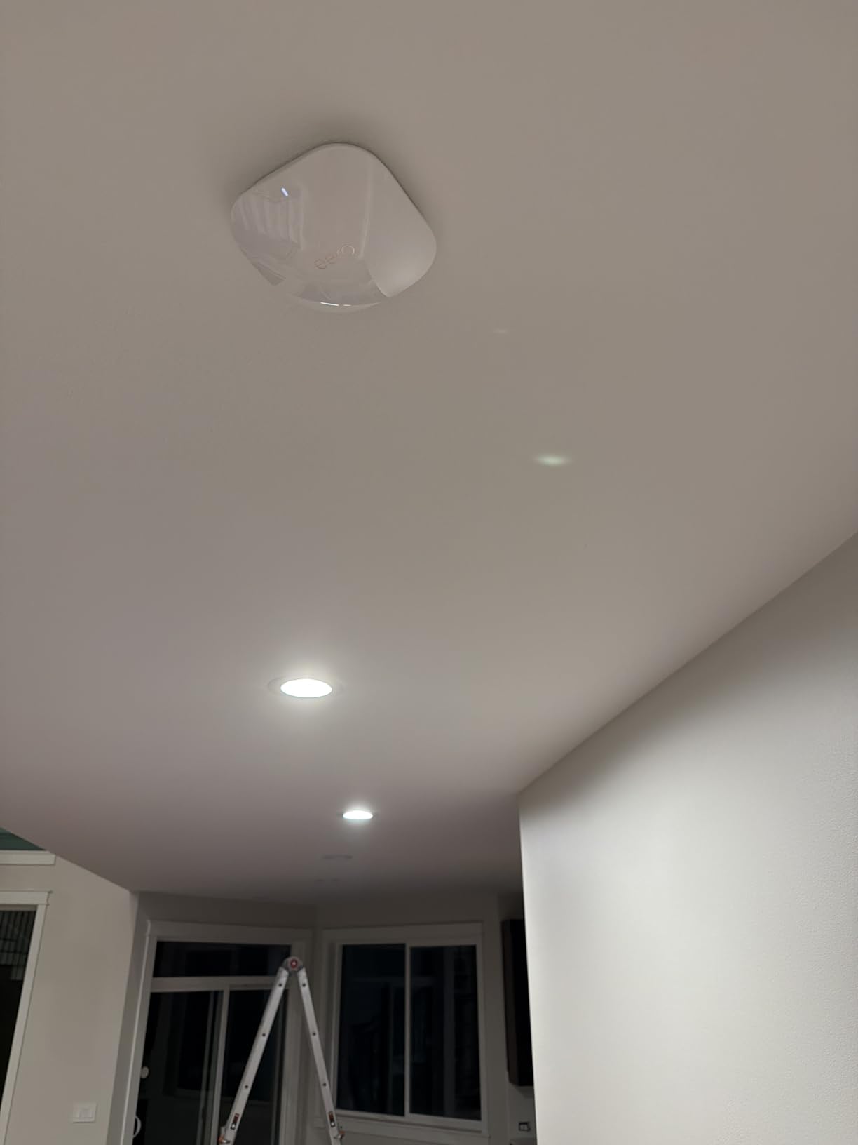 Amazon eero PoE 6 - Ceiling/wall-mountable, Dual-band Wi-Fi 6 access point, PoE powered, AC adapter not included customer photo 1