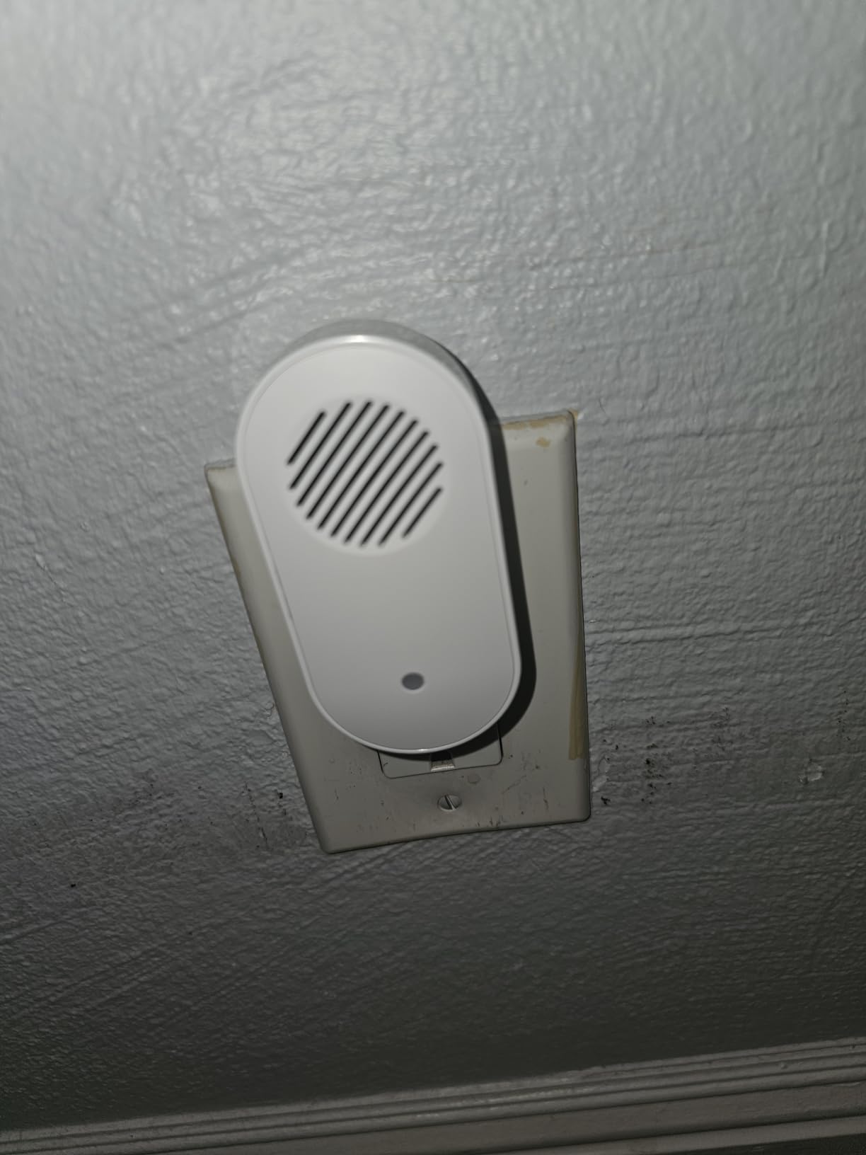 Arlo Chime 2, Built-in Siren, Audible Alerts, Customizable Melodies, Wi-Fi Connected, Compatible with Wired/Wireless Doorbell Camera customer photo 1