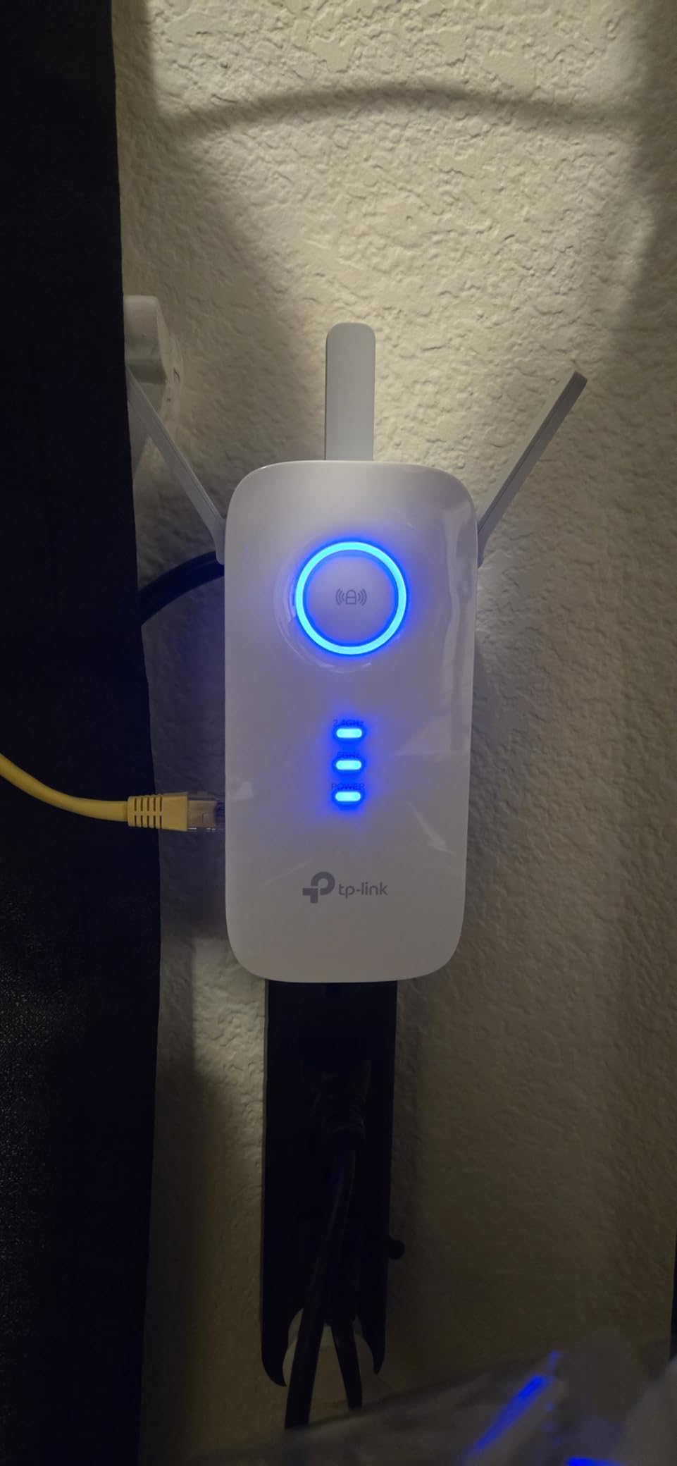 TP-Link AX1800 WiFi 6 Extender Internet Booster, Covers up to 1500 sq.ft and 30 Devices, Dual Band Wireless Signal Booster Repeater, Gigabit Ethernet Port, AP Mode, OneMesh Compatible(RE600X) customer photo 1