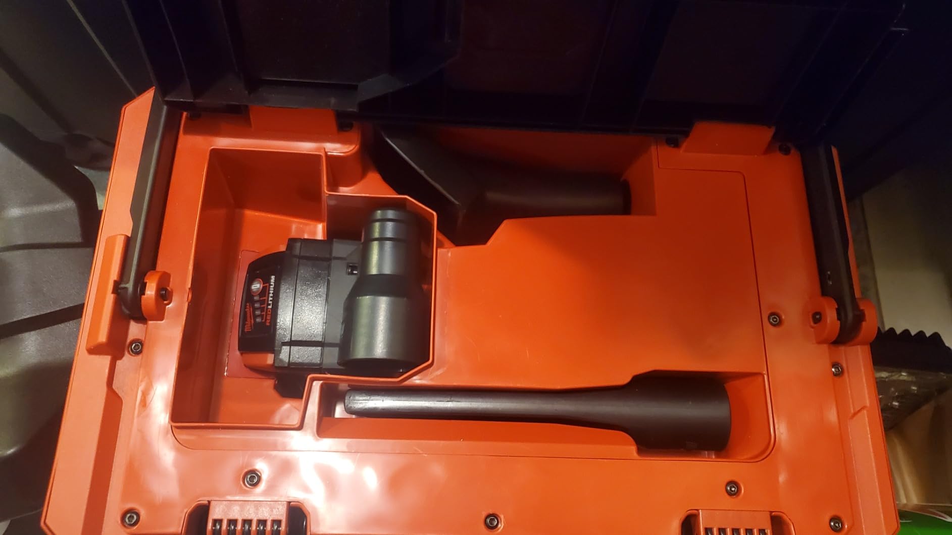 Milwaukee M18FPOVCL 800W 2.5 Gallon 87 Decibel Wet/Dry Vacuum customer photo 2