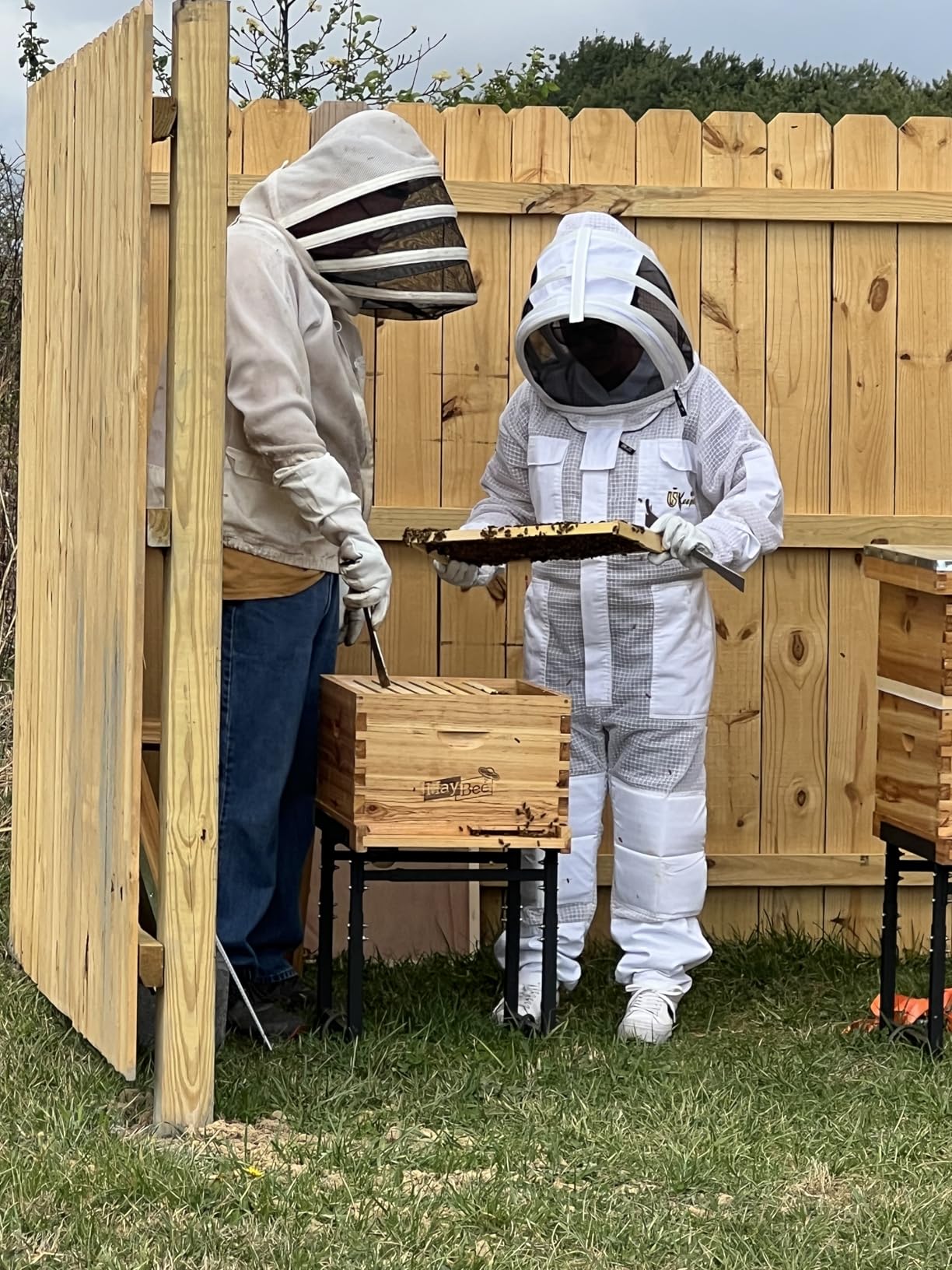 3-Layer Ultra Ventilated Bee Suit for Men & Women - Premium Beekeeping Suit with Bee Gloves & Two Detachable Beekeeping Veils customer photo 1
