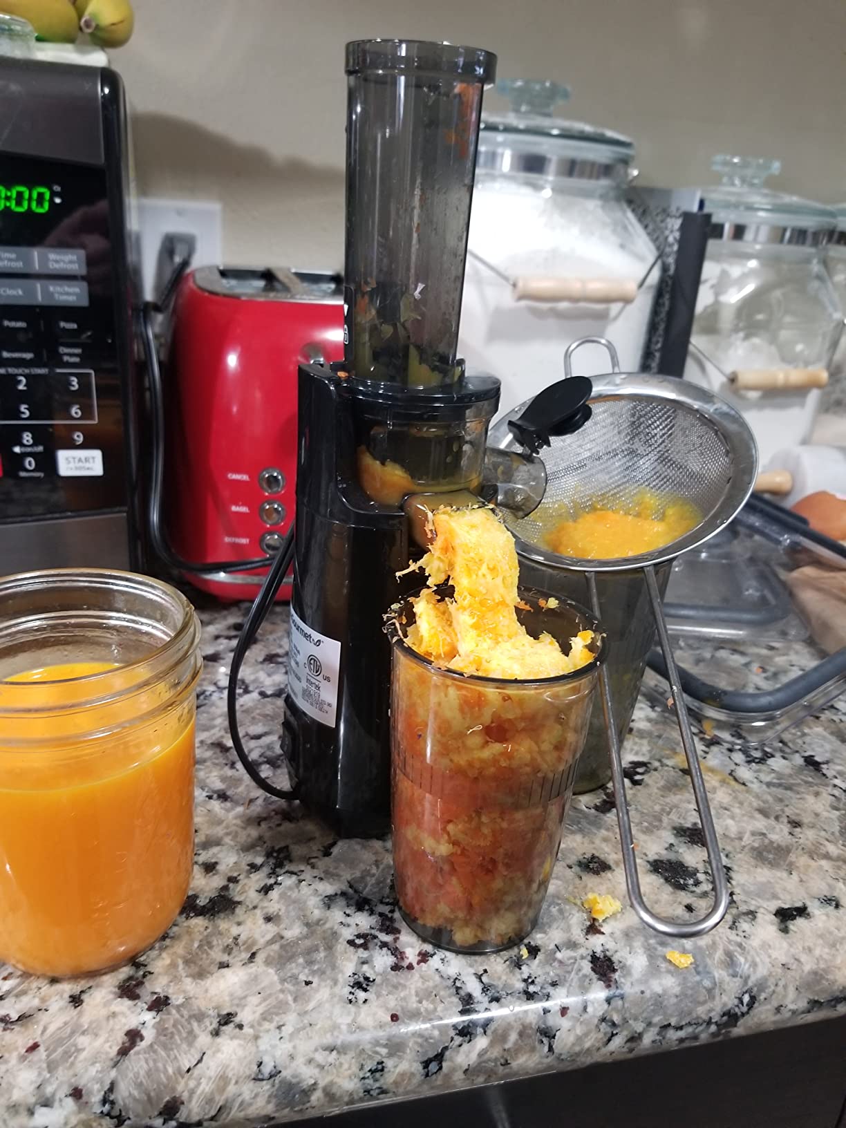 Elite Gourmet EJX600 Mini Compact Small Space-Saving Masticating Slow Juicer Cold Press Juice Extractor, Nutrient and Vitamin Dense, BPA-Free Tritan, Easy to Clean, 16 oz Juice Cup, Charcoal Grey customer photo 2