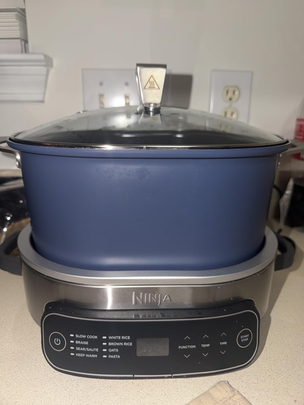 Ninja 14-in-1 PossibleCooker PRO | 8.5qt, Sous Vide, Proof, Bake, & Steam Multicooker | Slow Cooker, Dutch Oven | Glass Lid & Integrated Spoon | Nonstick, Oven Safe Pot 500°F | Sea Salt Gray |MC1001 customer photo 2