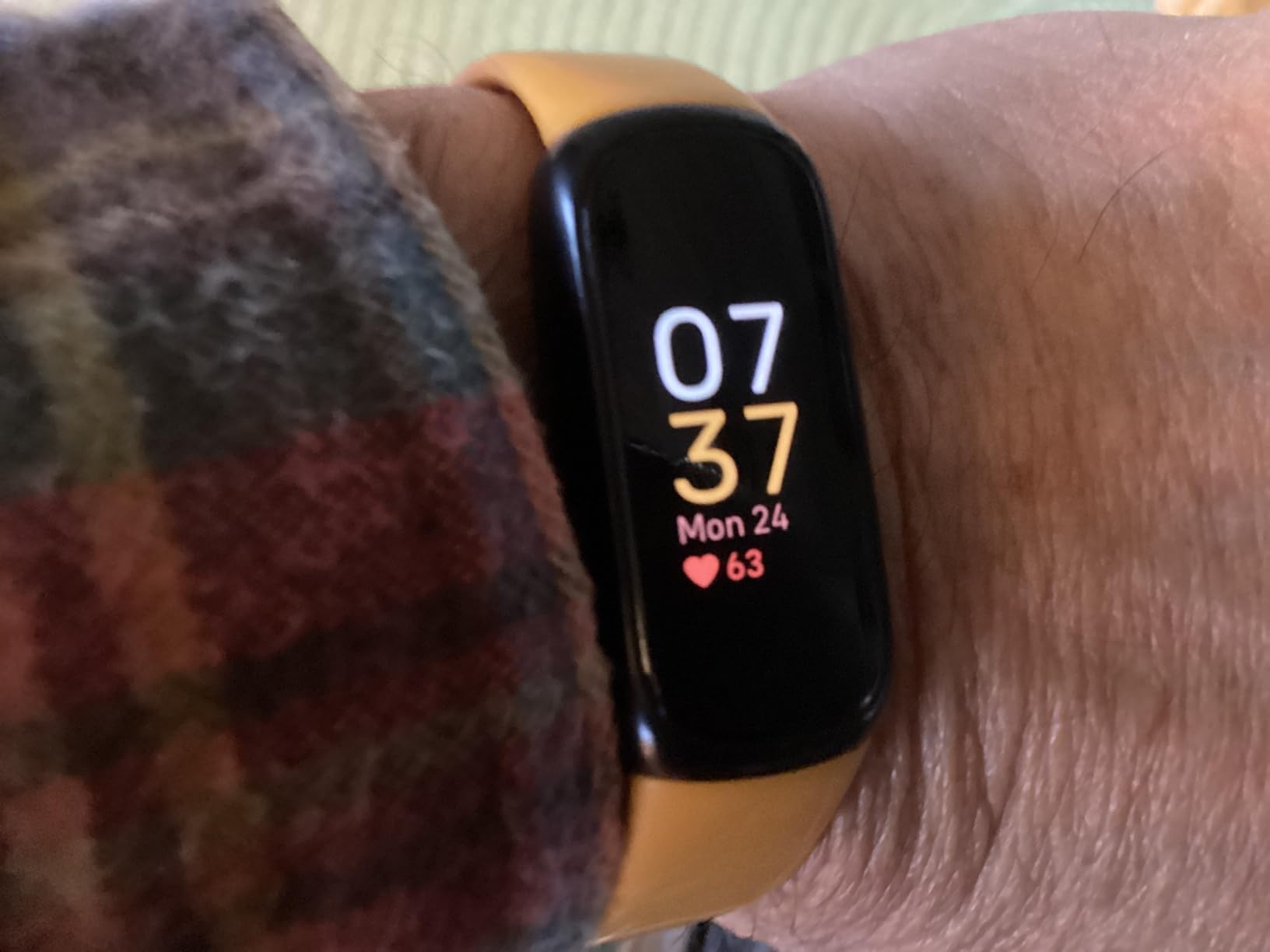 Fitbit Inspire 3 Health & Fitness Tracker with Stress Management, Workout Intensity, Sleep Tracking, 24/7 Heart Rate and more, Midnight Zen/Black One Size (S & L Bands Included) customer photo 1