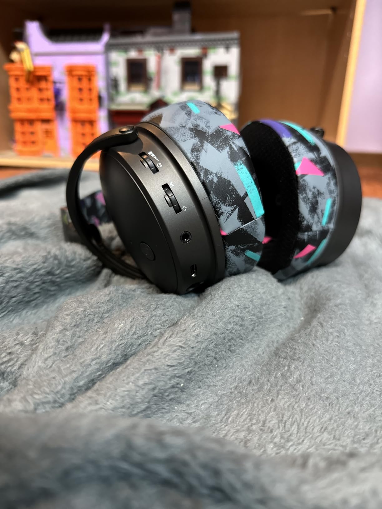 Audeze Maxwell Wireless Gaming Headset for PlayStation, Mac, PC, and Switch customer photo 2