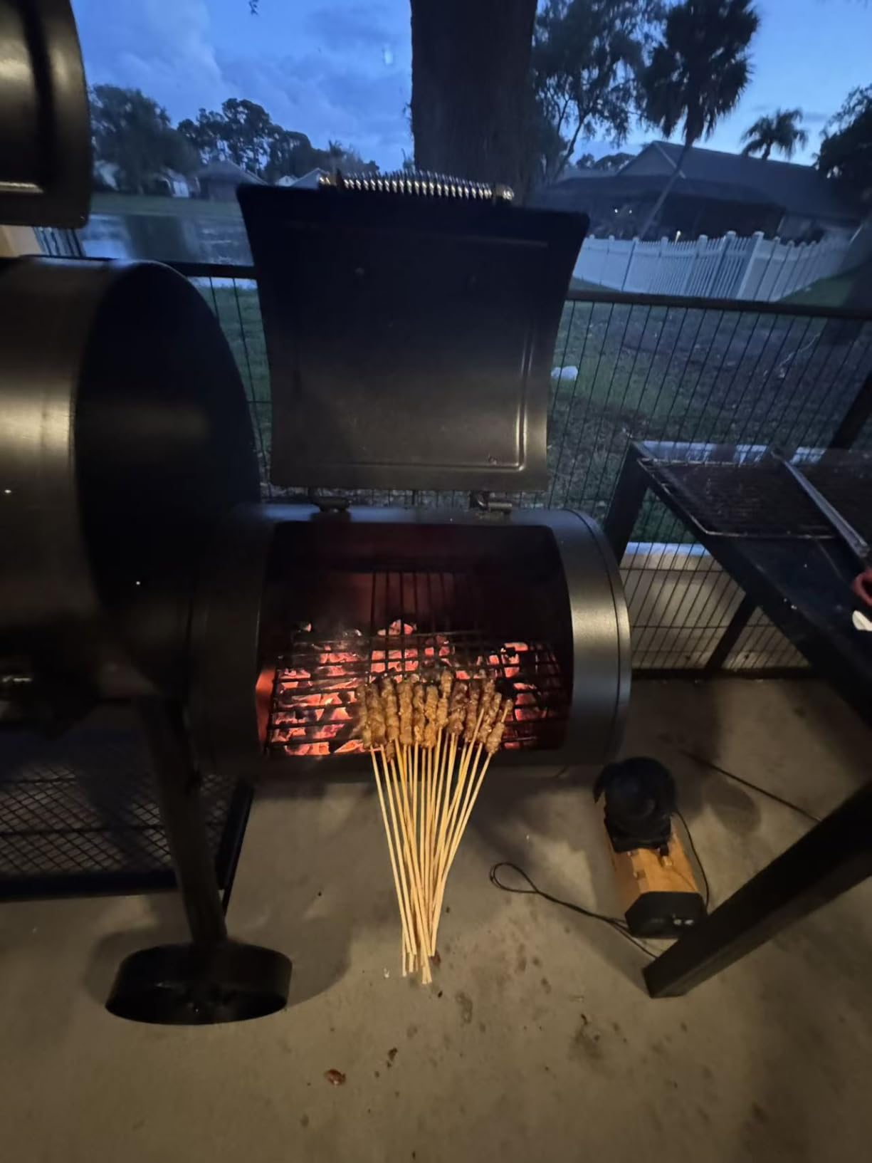 Sophia & William Heavy-Duty Charcoal Outdoor Smoker Grills, Extra Large Offset Smoker (941 SQ.IN. Cooking Area) customer photo 1