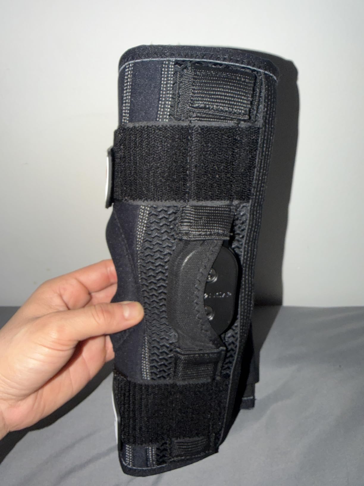 NEENCA Professional Knee Brace for Knee Pain, Adjustable Hinged Knee Support with Removable Side Stabilizers, Strong Stability for Joint Pain Relief, Arthritis, Meniscus Tear, ACL, PCL, Runner, Sports customer photo 1